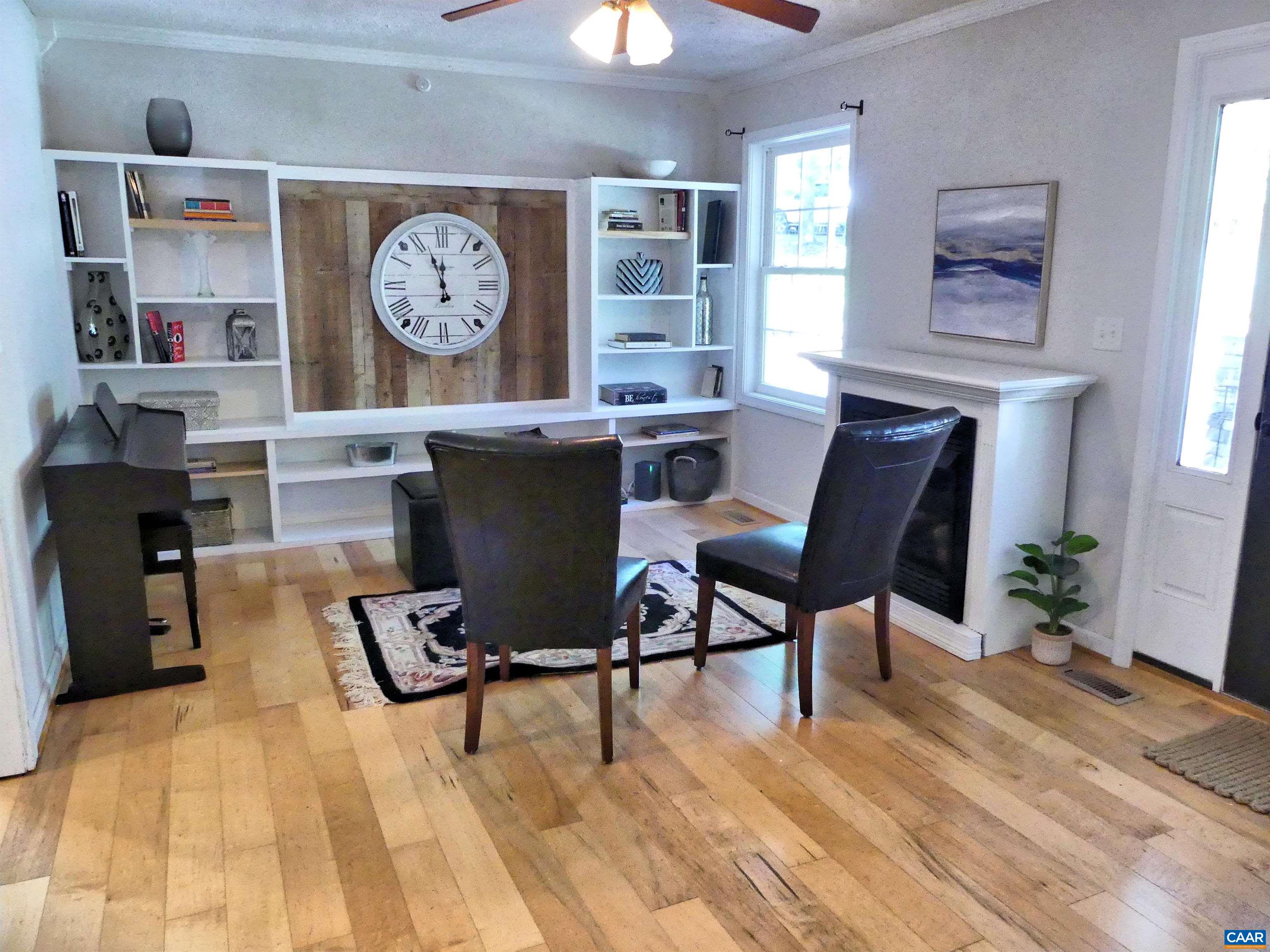4599 WOODS EDGE CT