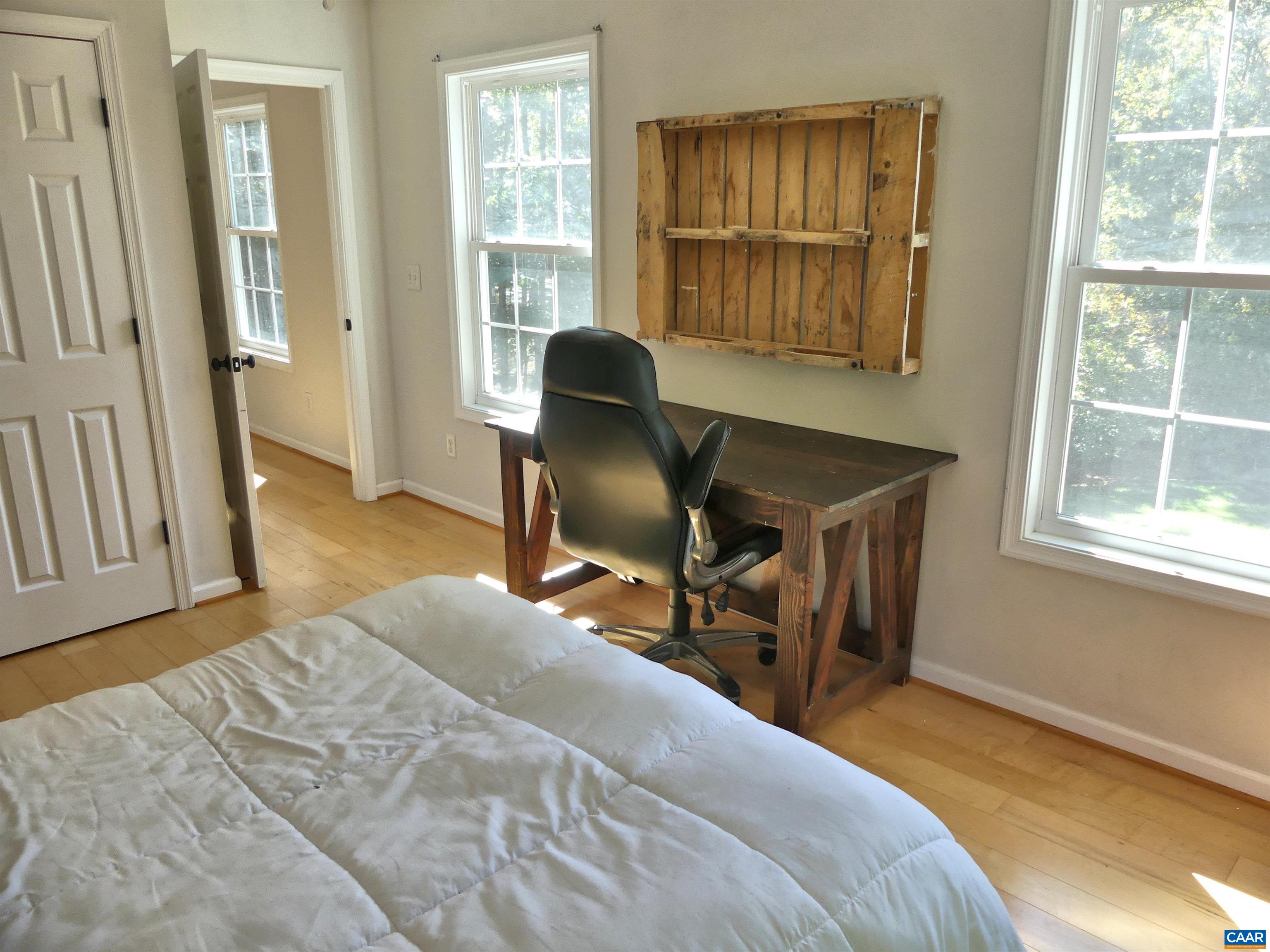 4599 WOODS EDGE CT