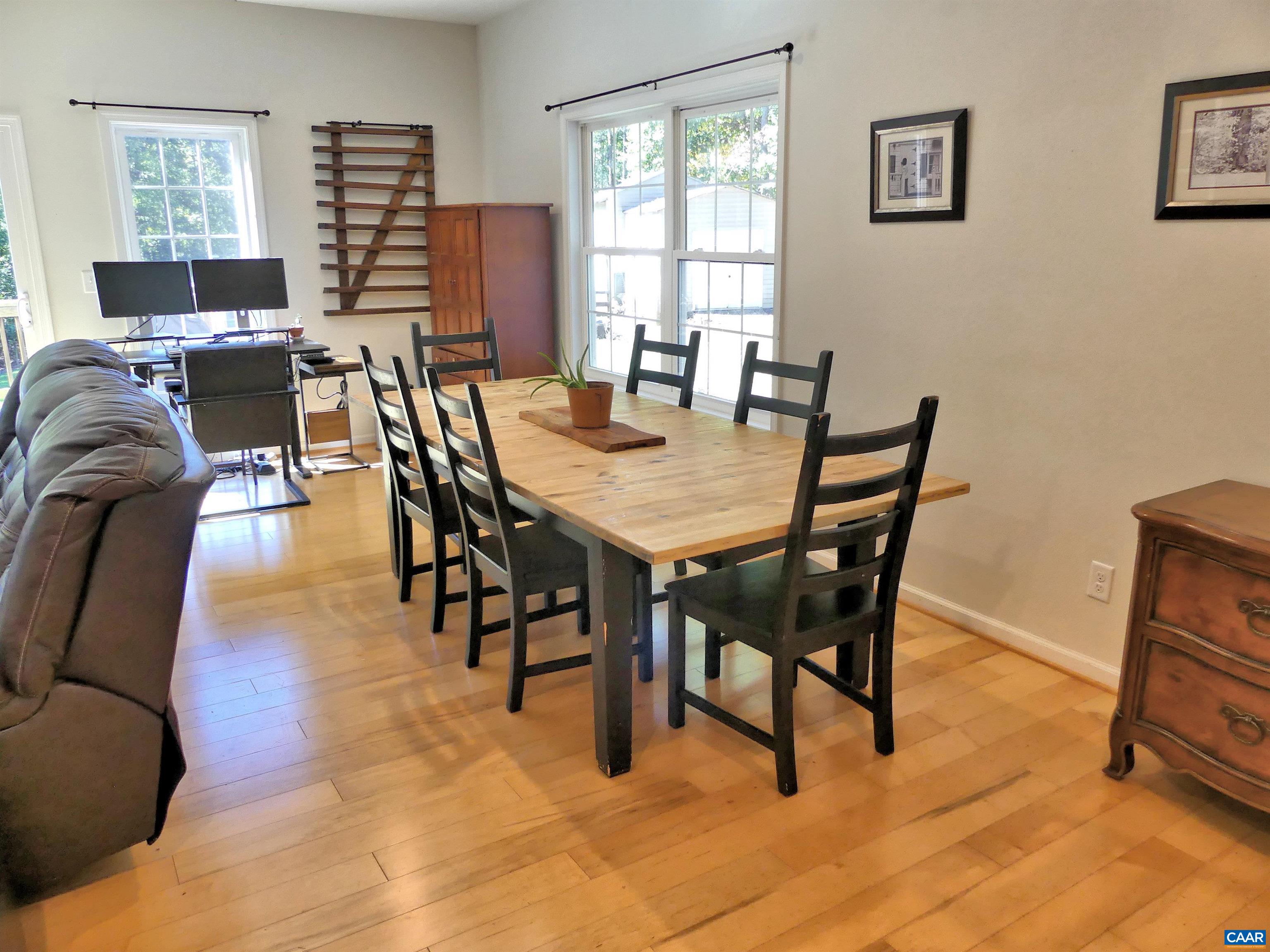 4599 WOODS EDGE CT