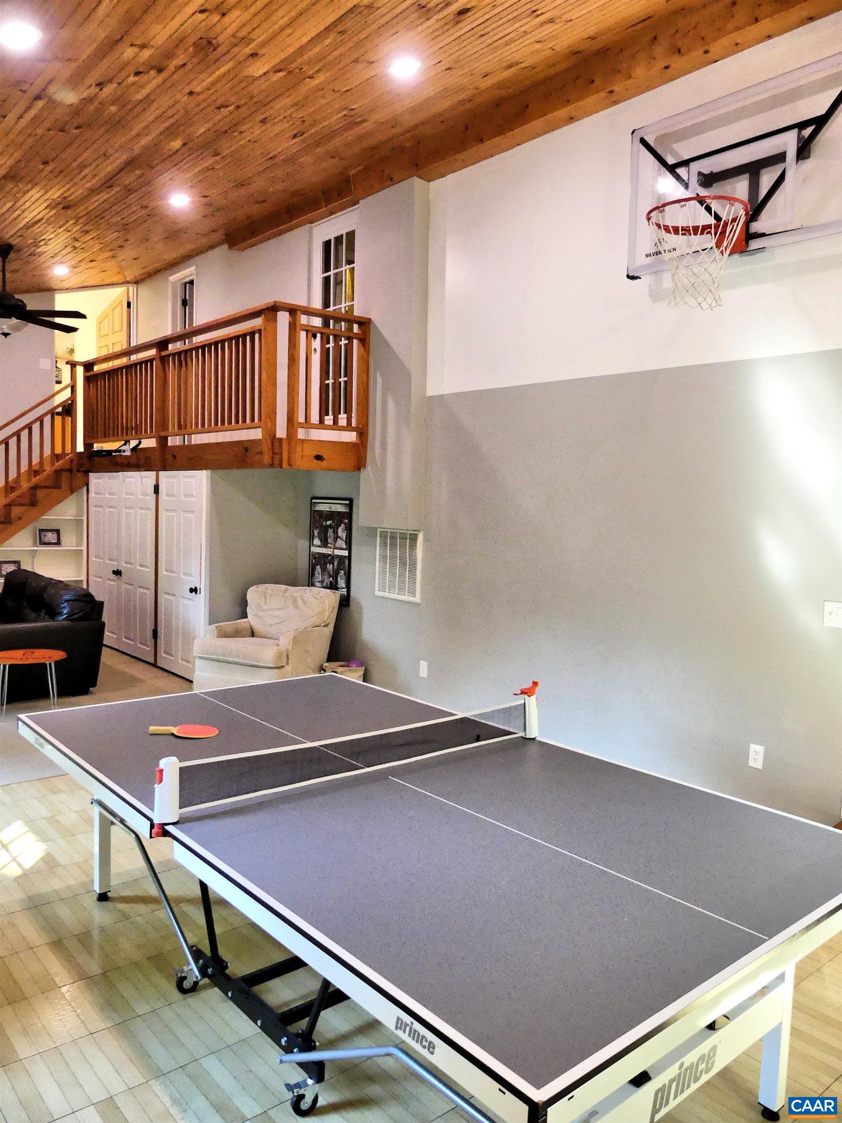 4599 WOODS EDGE CT