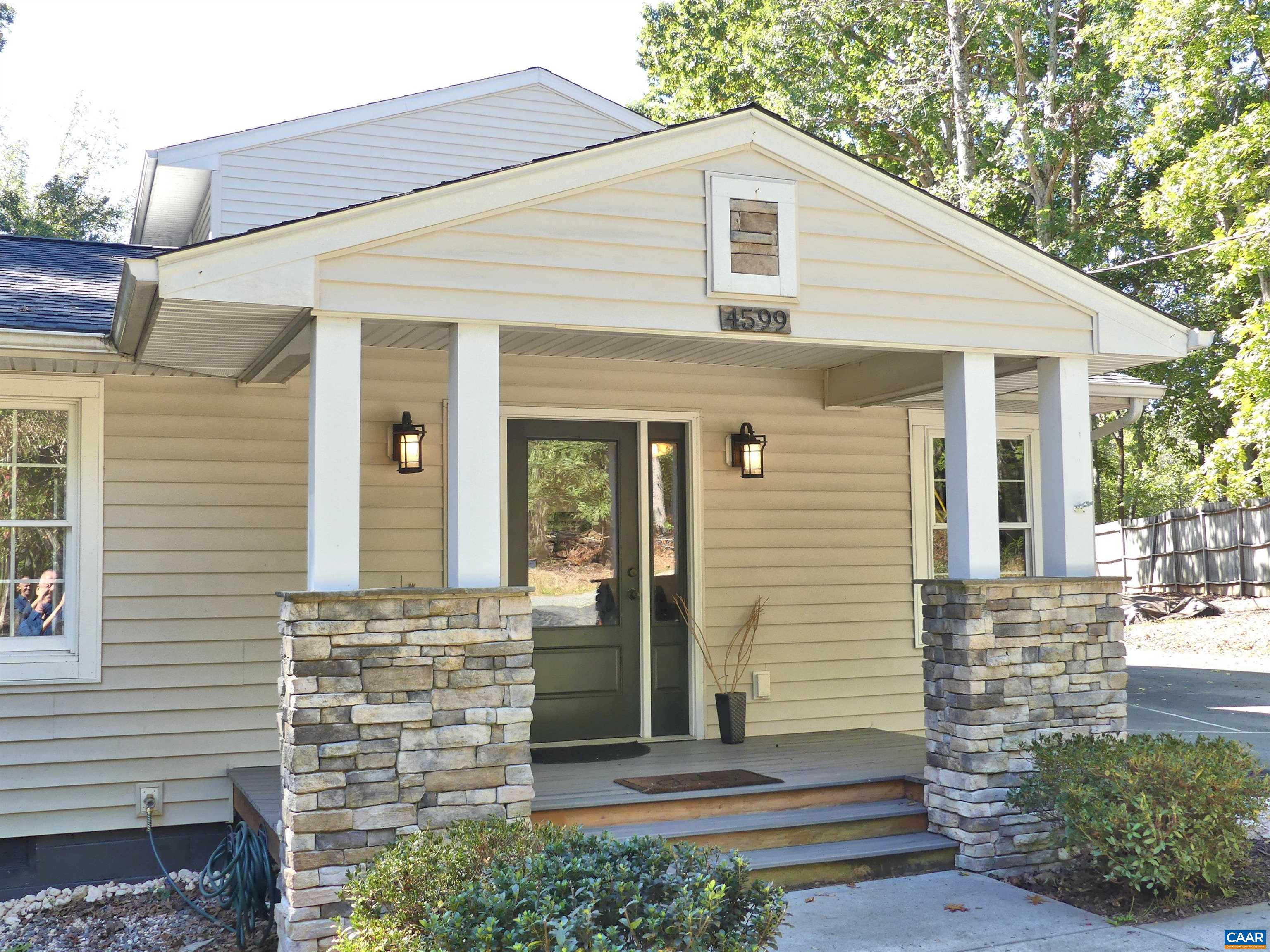 4599 WOODS EDGE CT