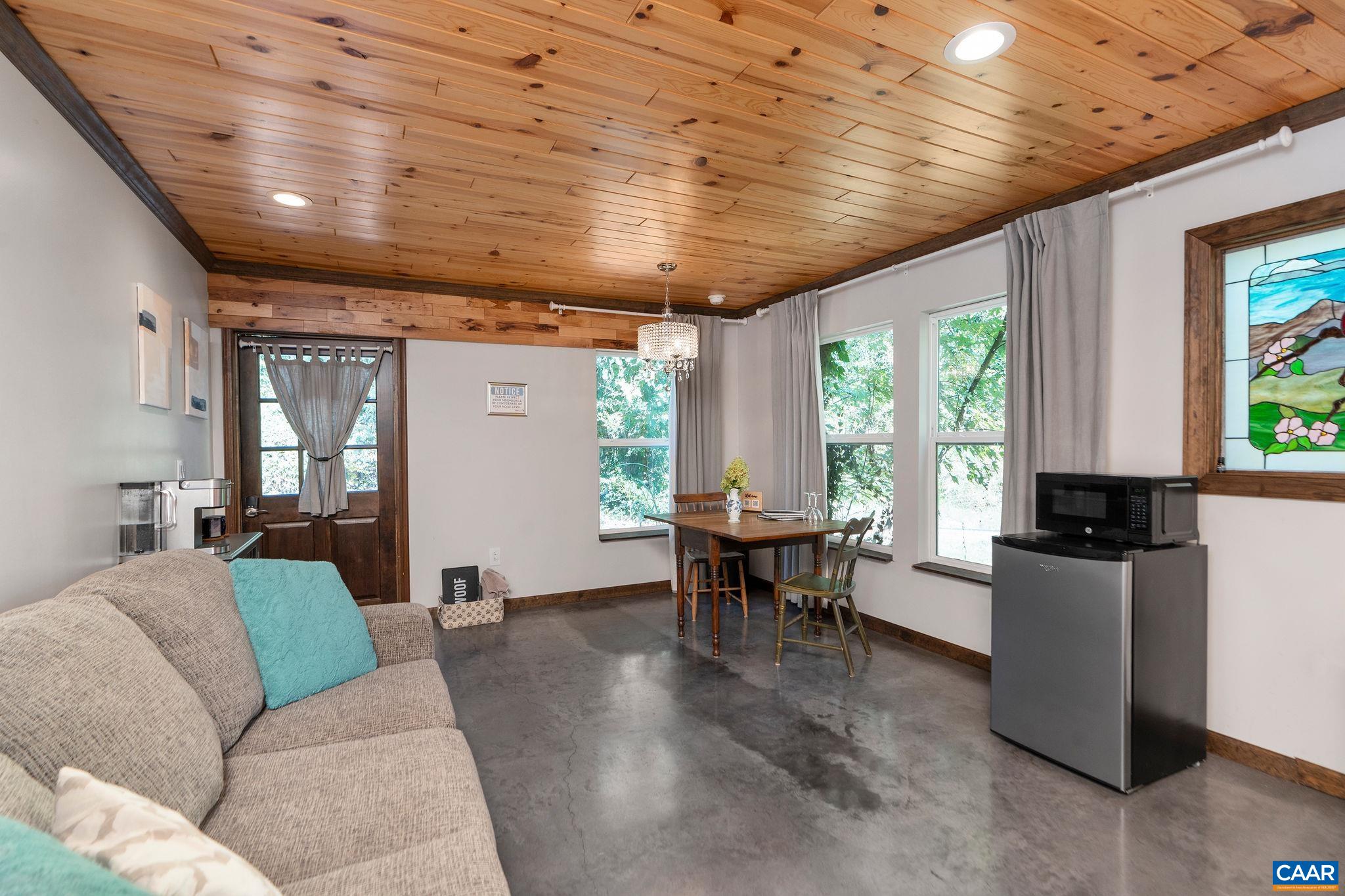 1562 Afton Mountain Rd