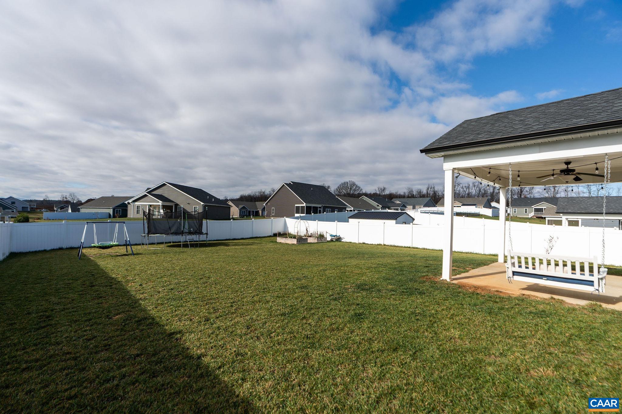 12 LAURA JEAN CT