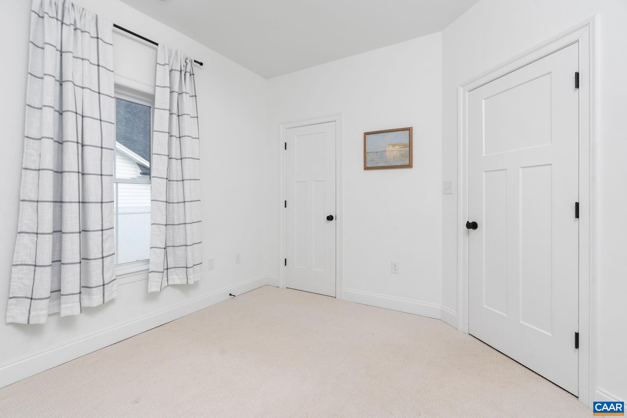 12 LAURA JEAN CT