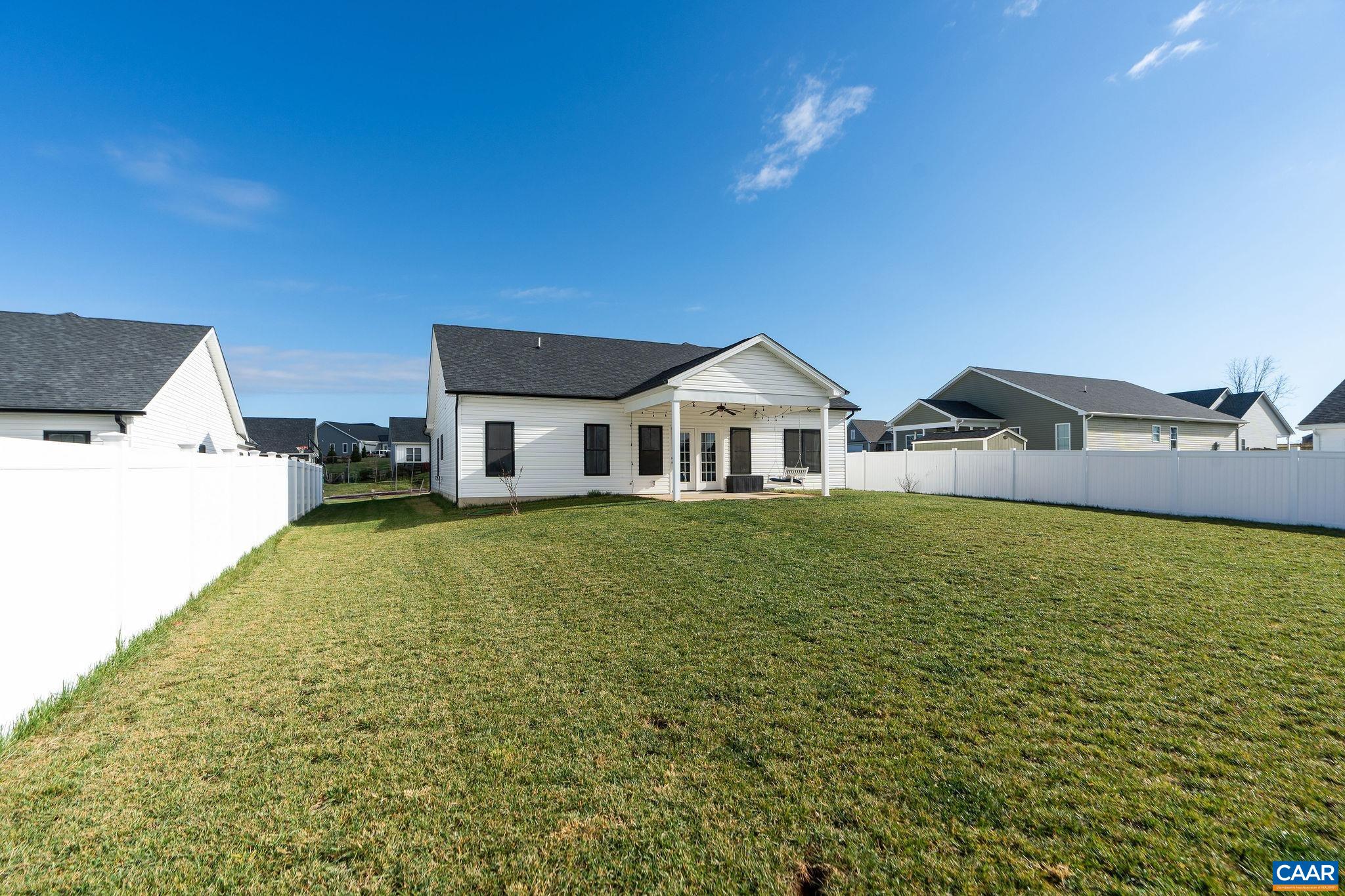 12 LAURA JEAN CT