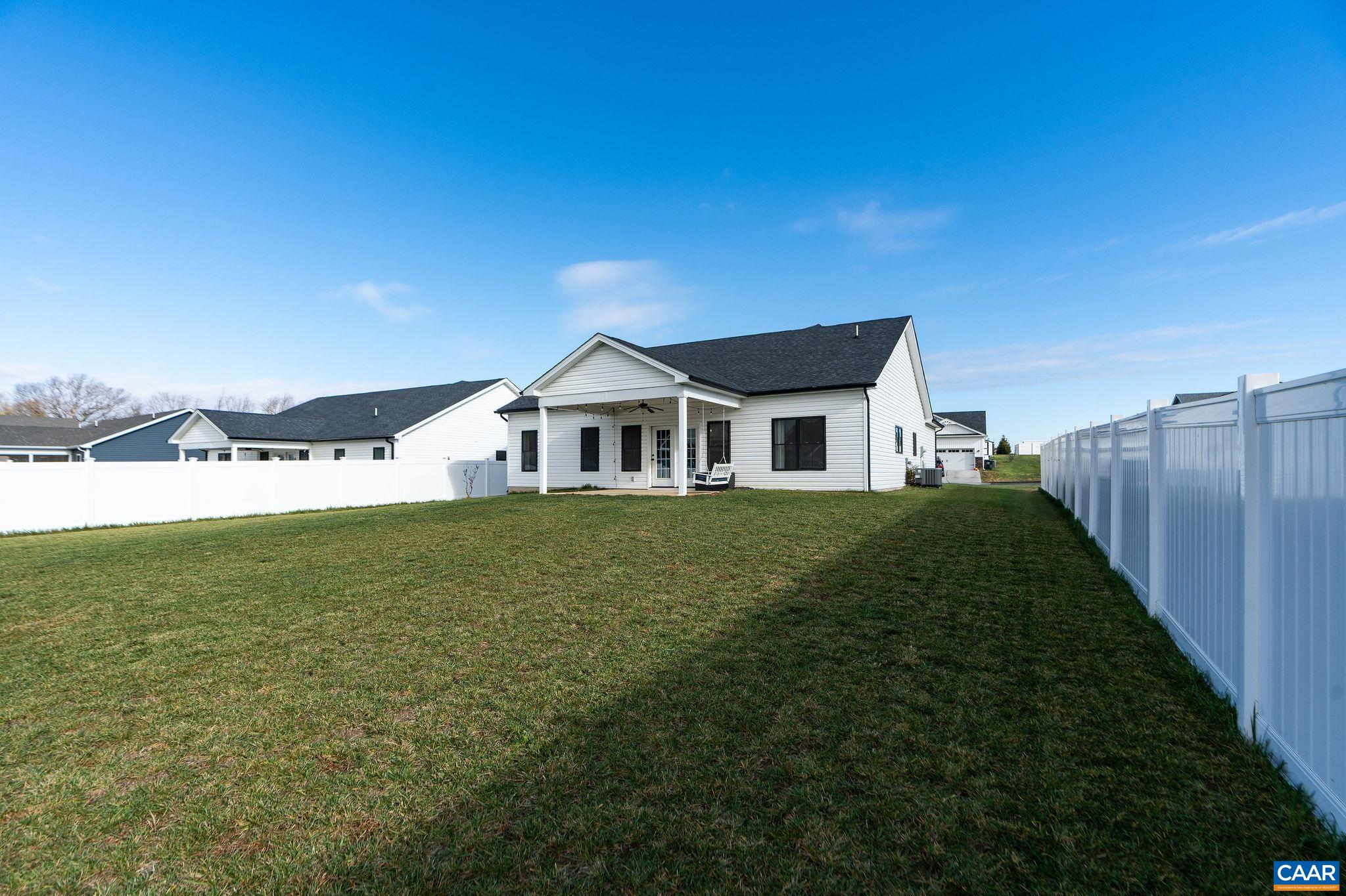 12 LAURA JEAN CT