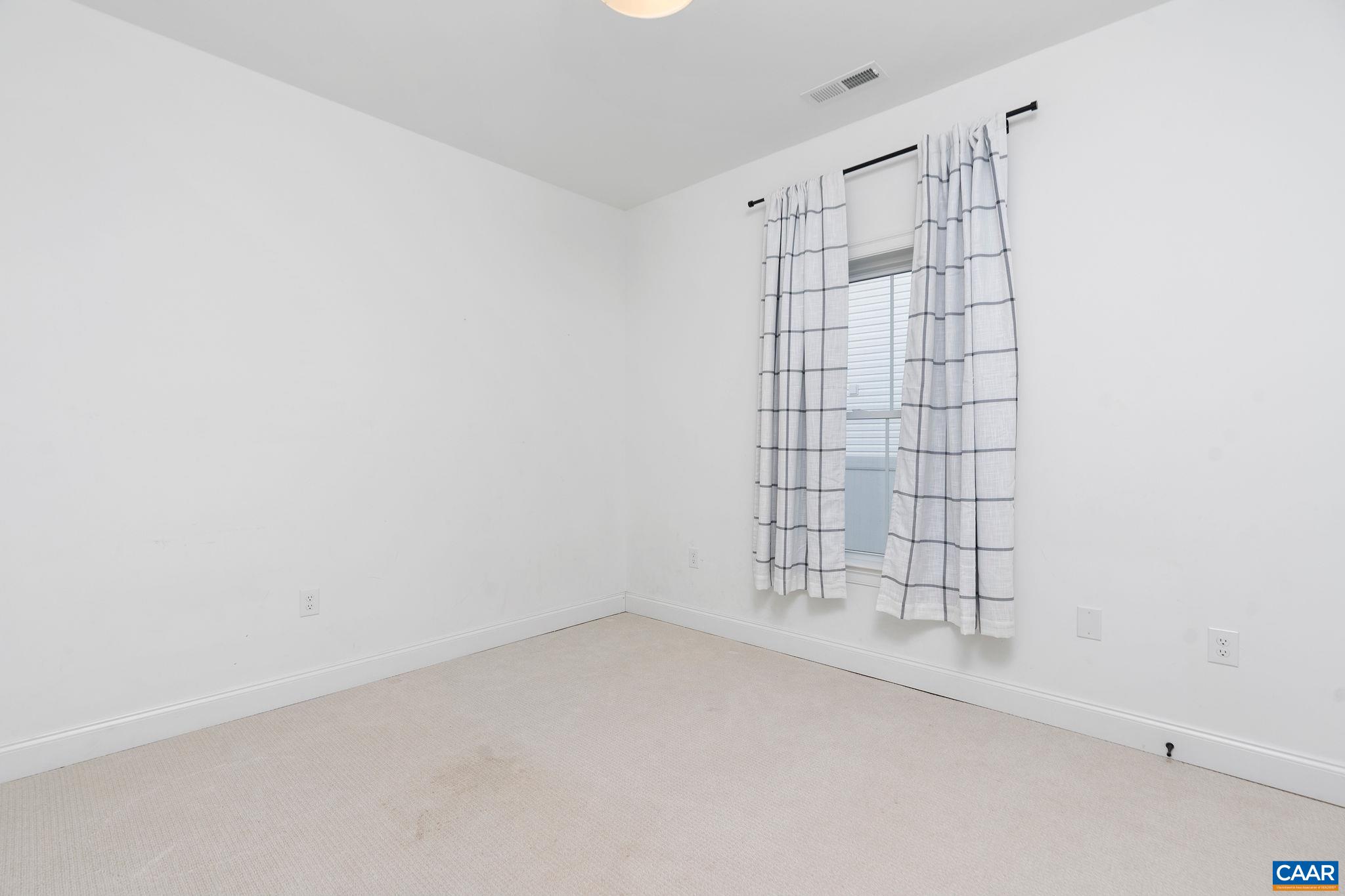 12 LAURA JEAN CT