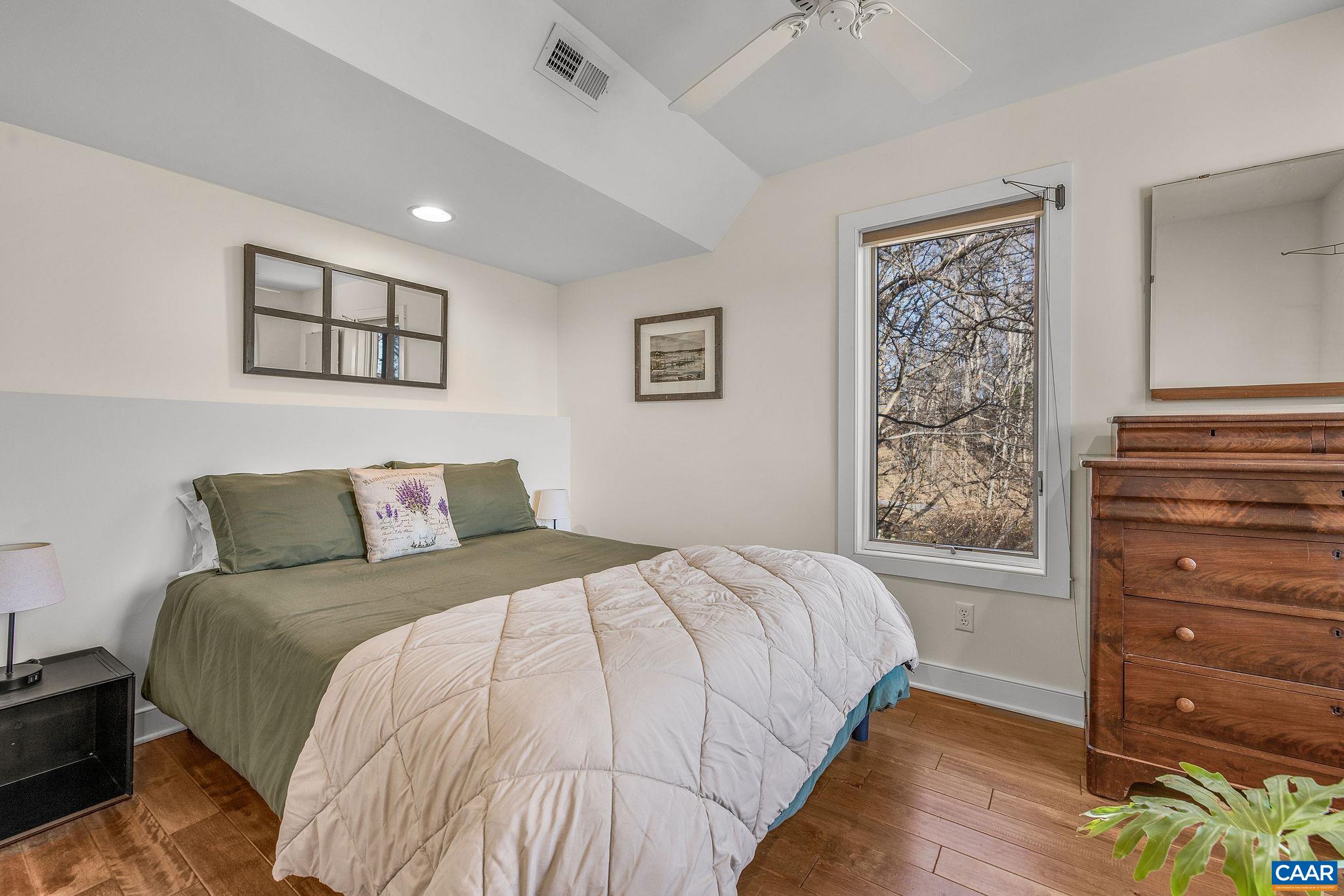 987 RODES FARM DR