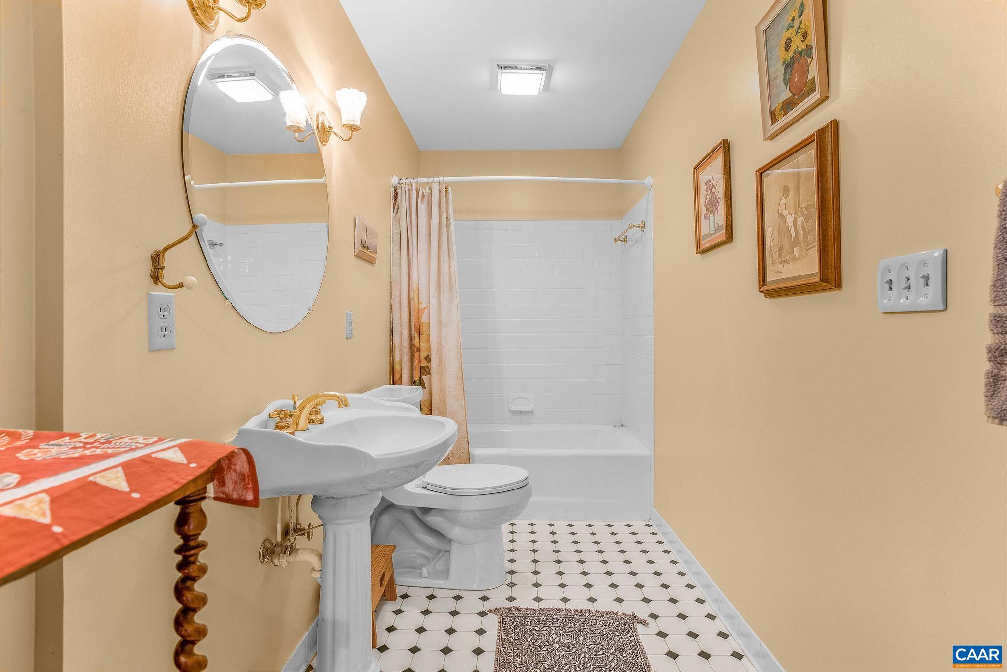 987 RODES FARM DR