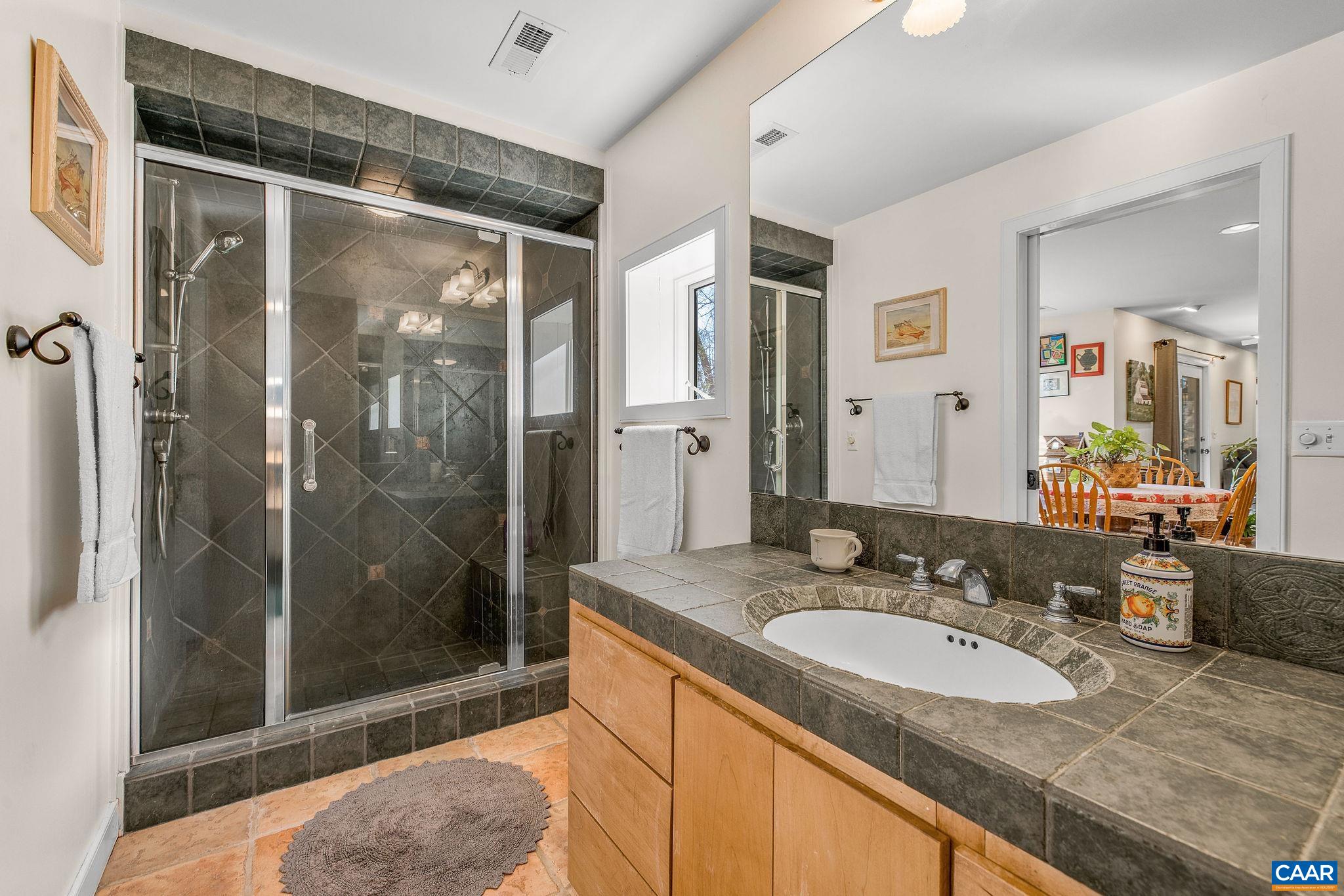 987 RODES FARM DR
