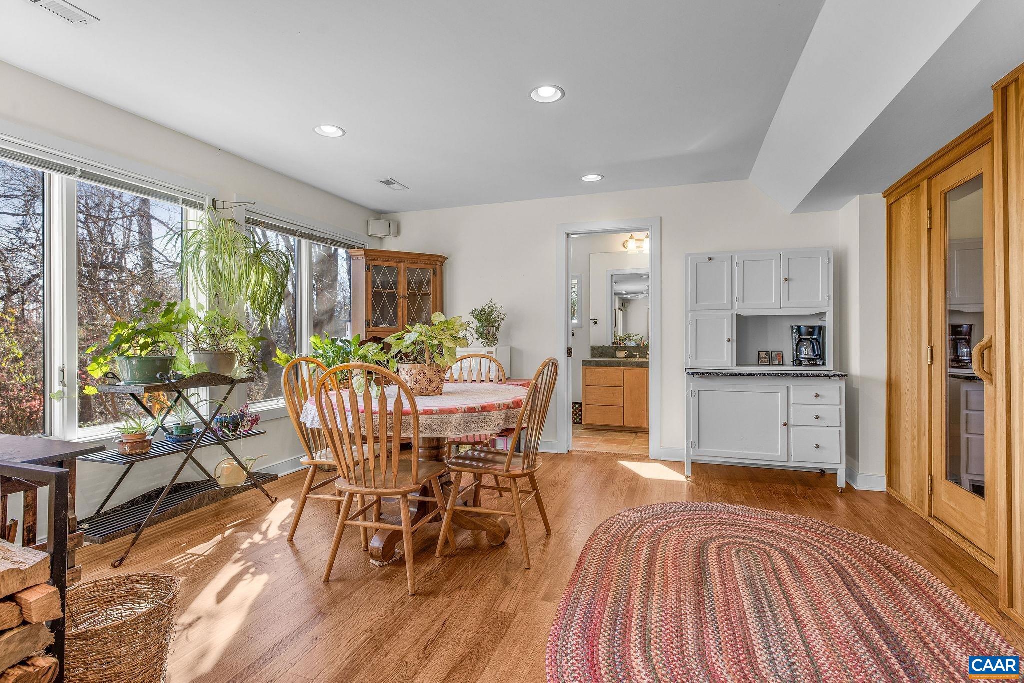 987 RODES FARM DR