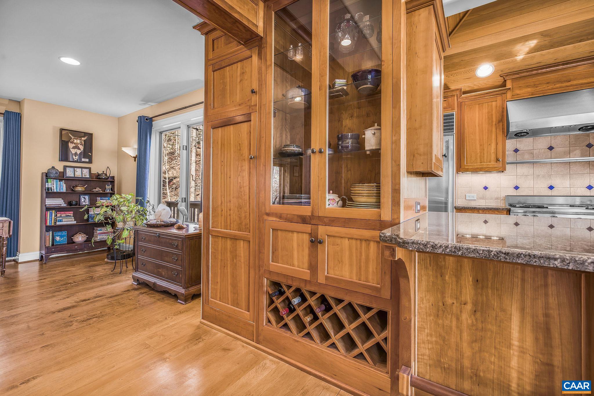 987 RODES FARM DR