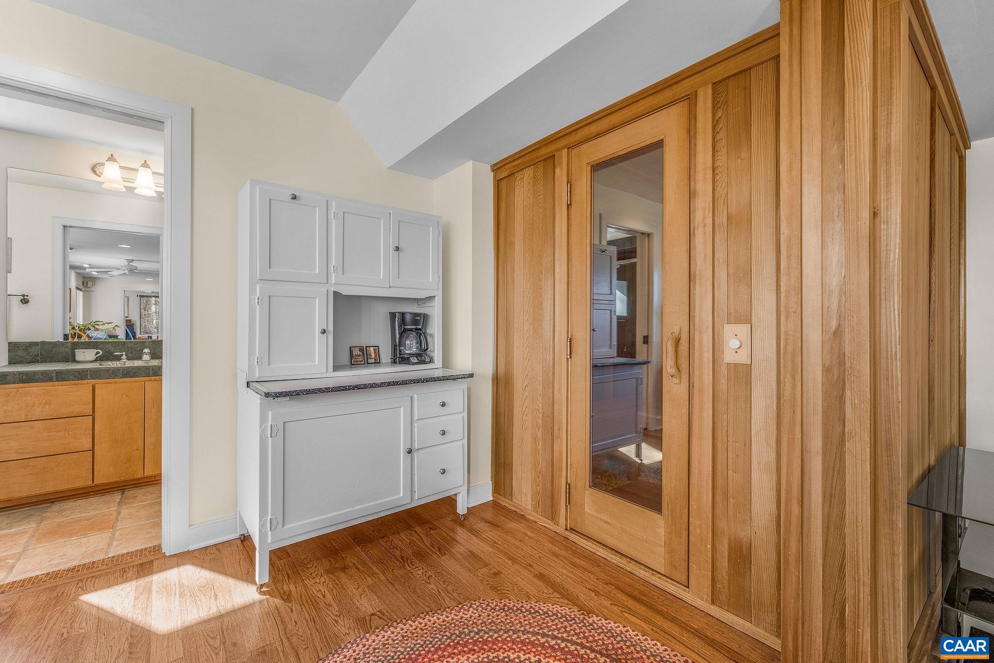 987 RODES FARM DR