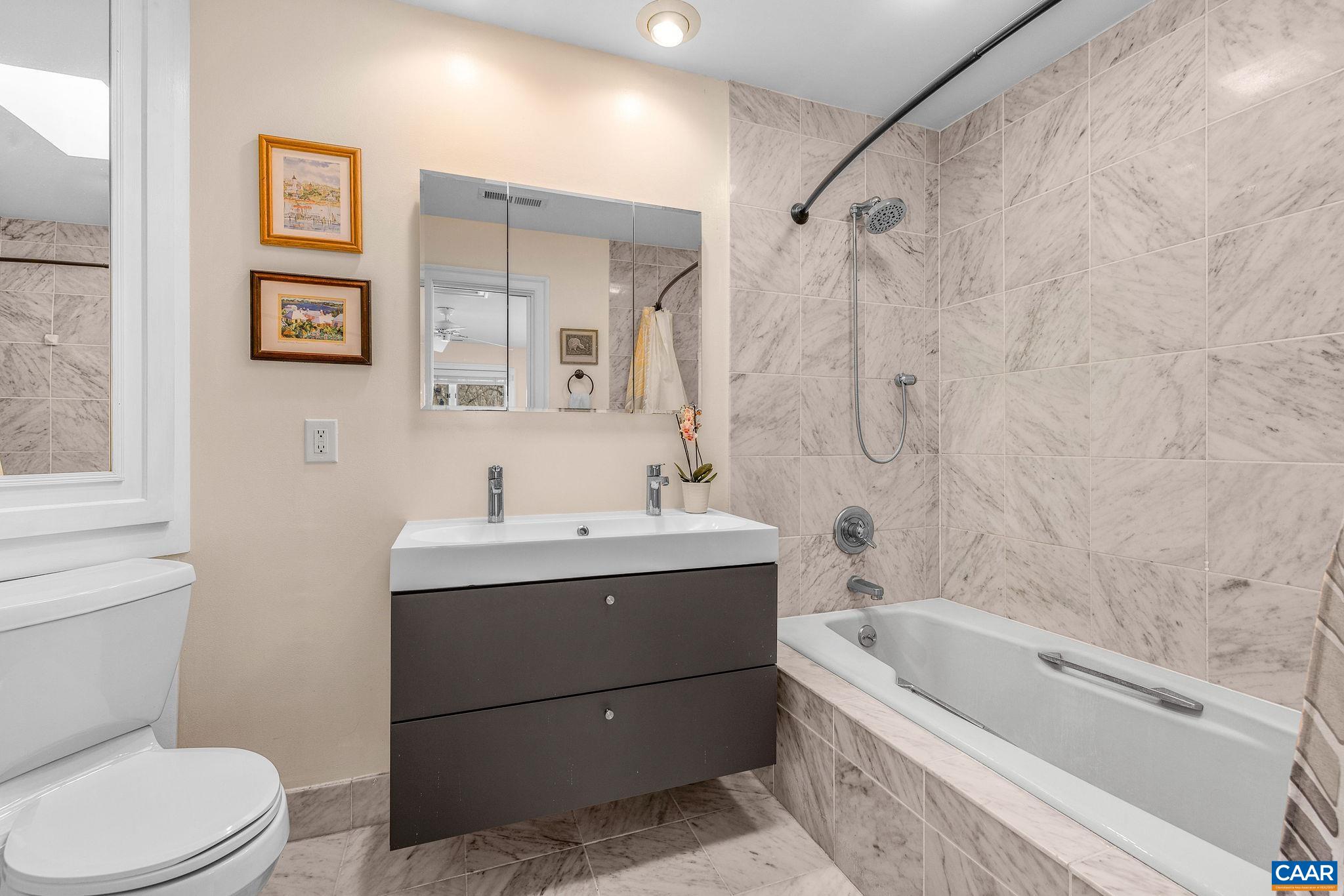 987 RODES FARM DR