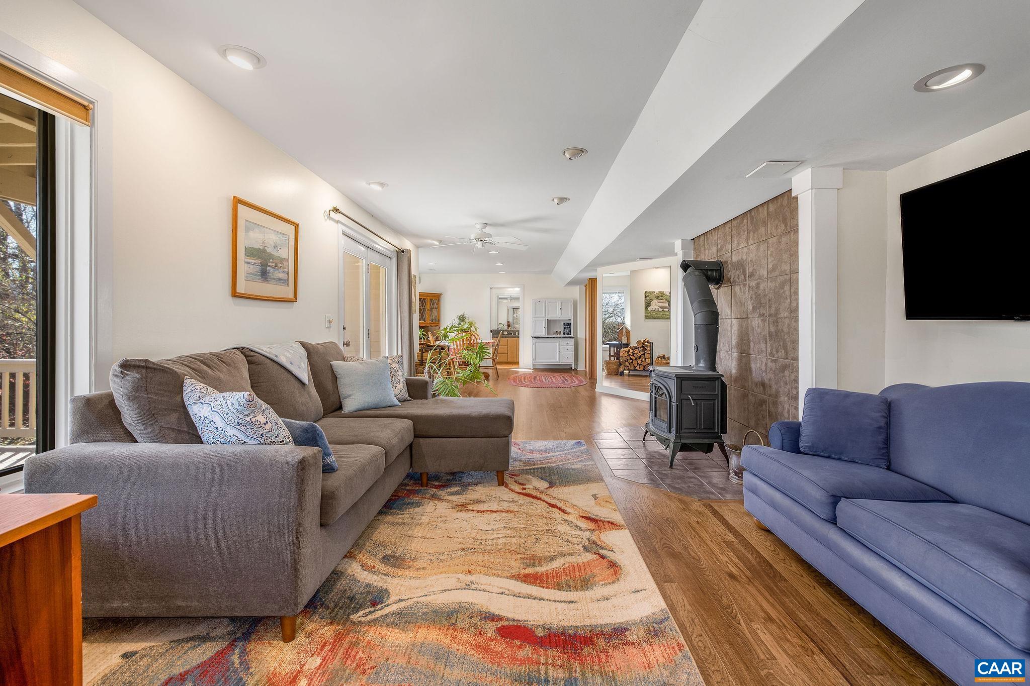 987 RODES FARM DR