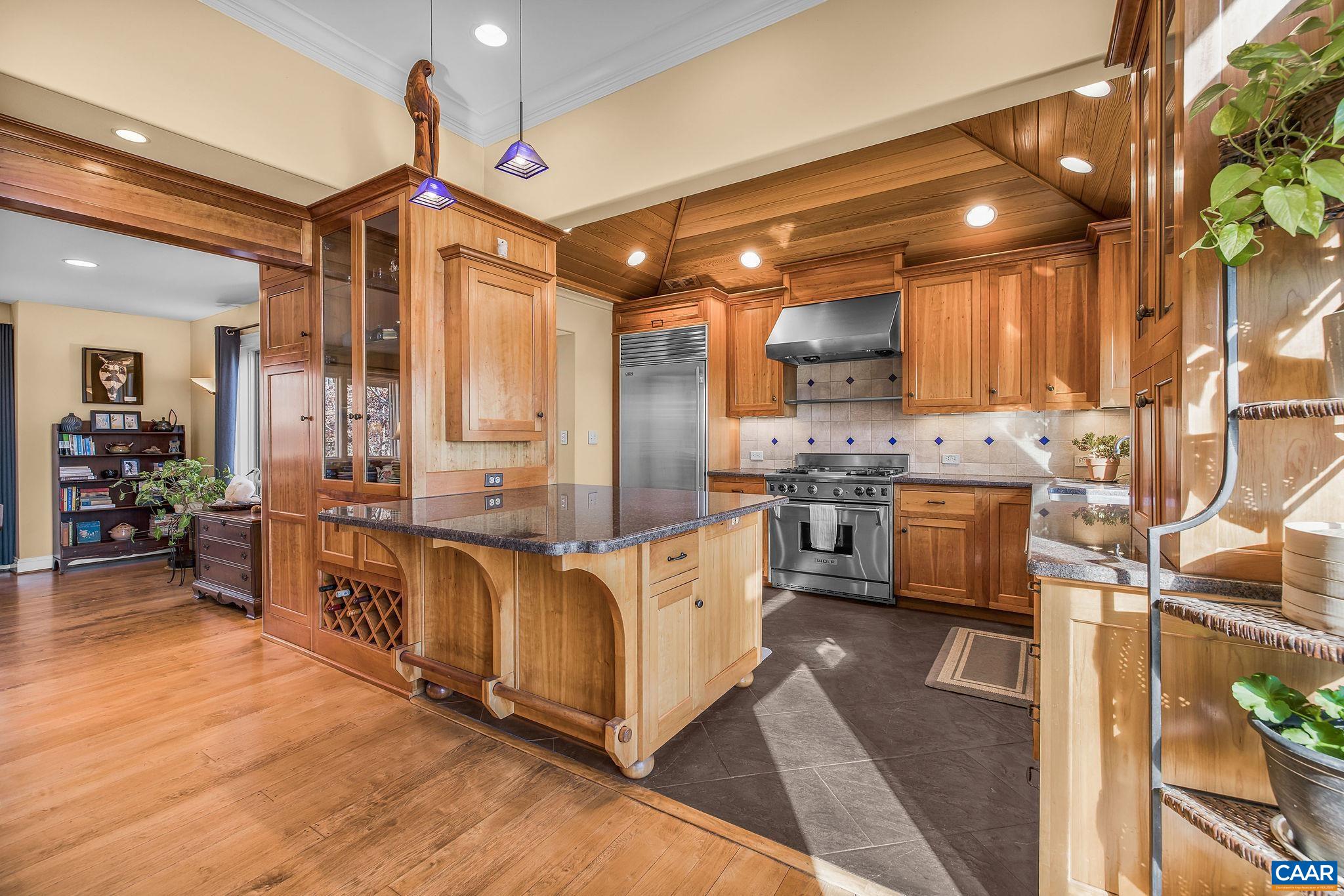 987 RODES FARM DR