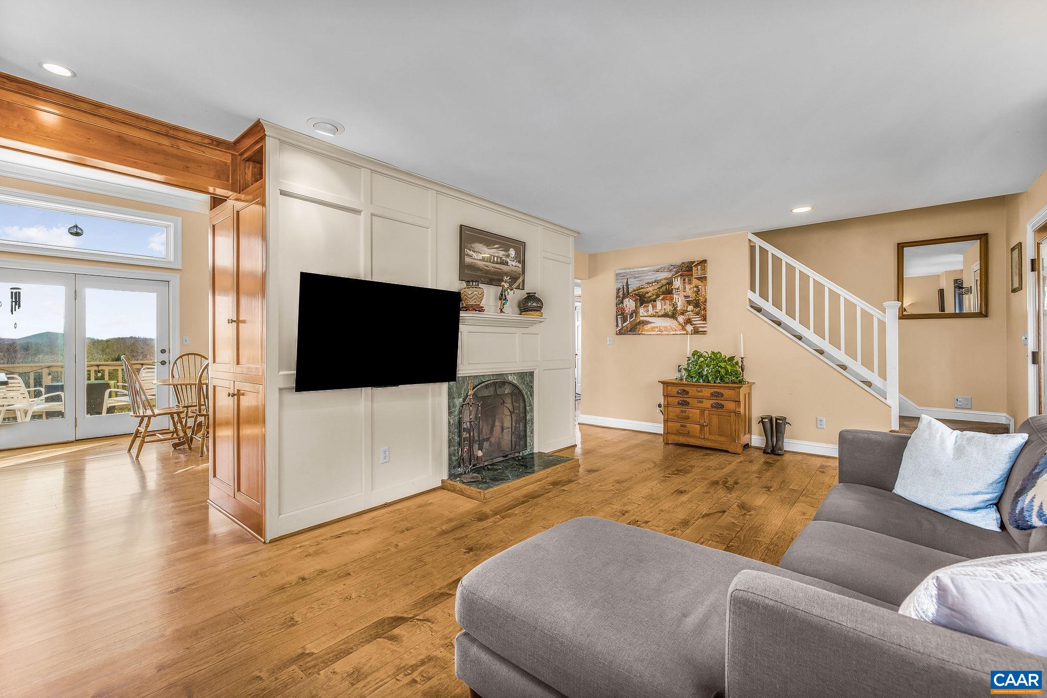987 RODES FARM DR