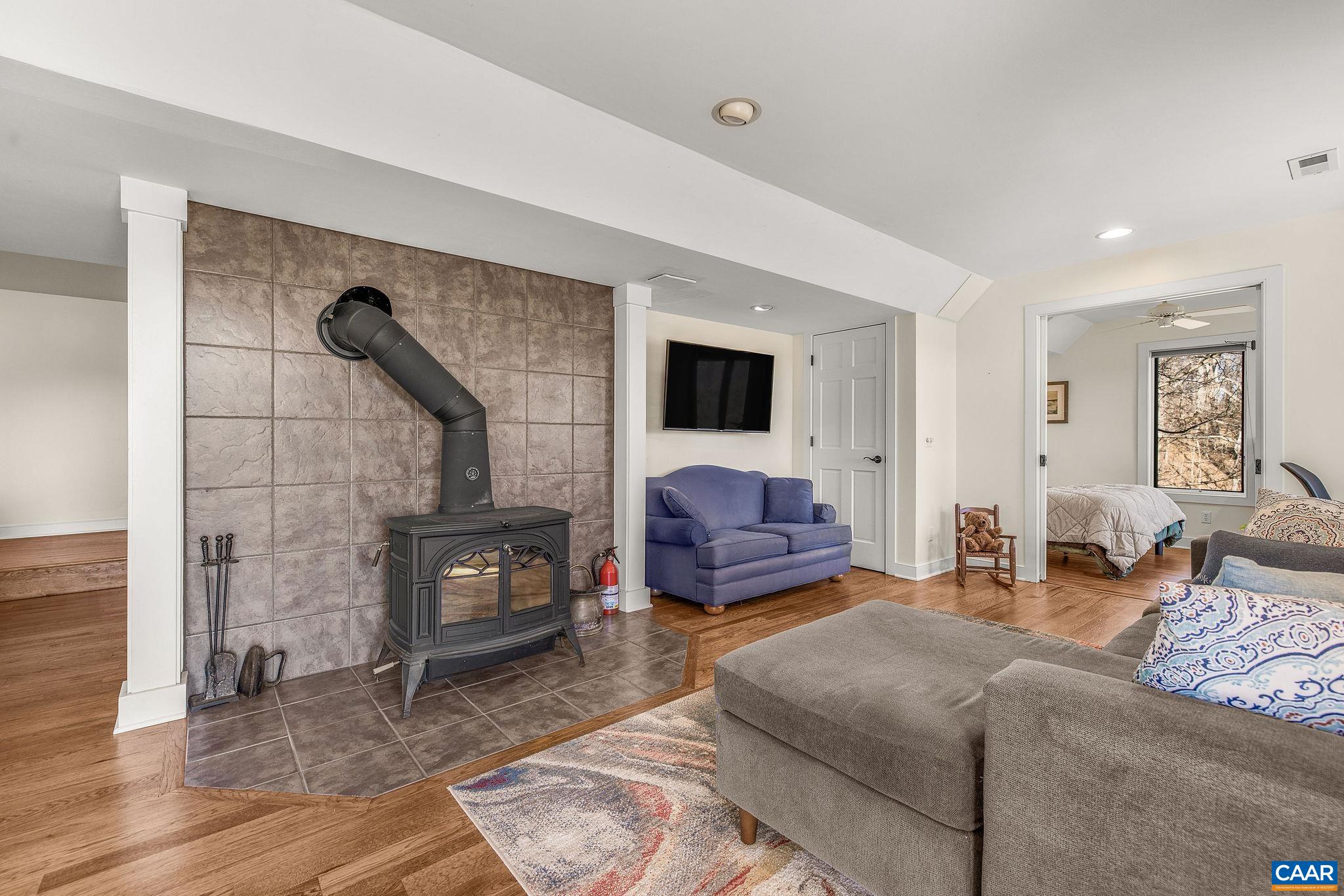 987 RODES FARM DR