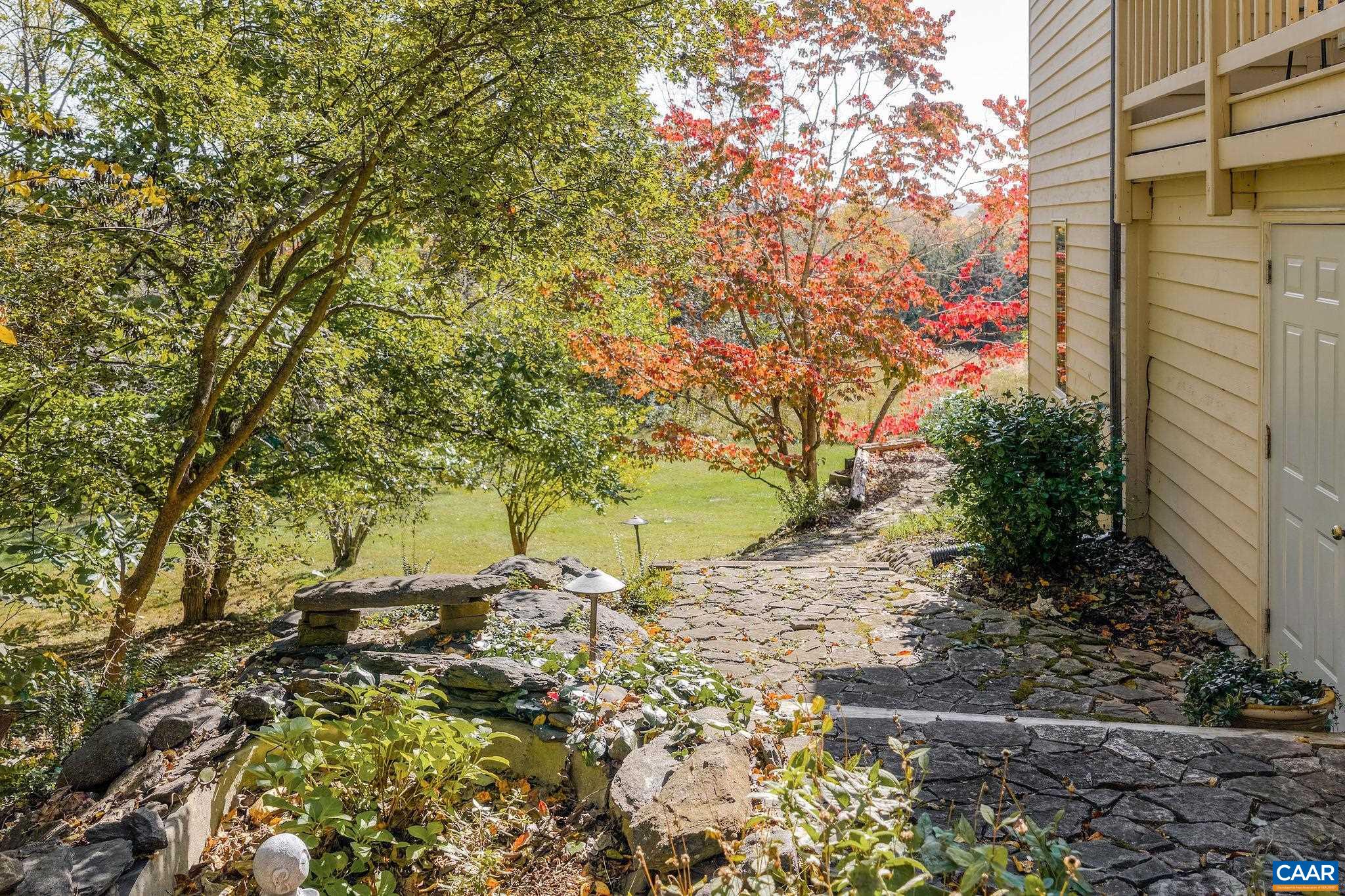 987 RODES FARM DR