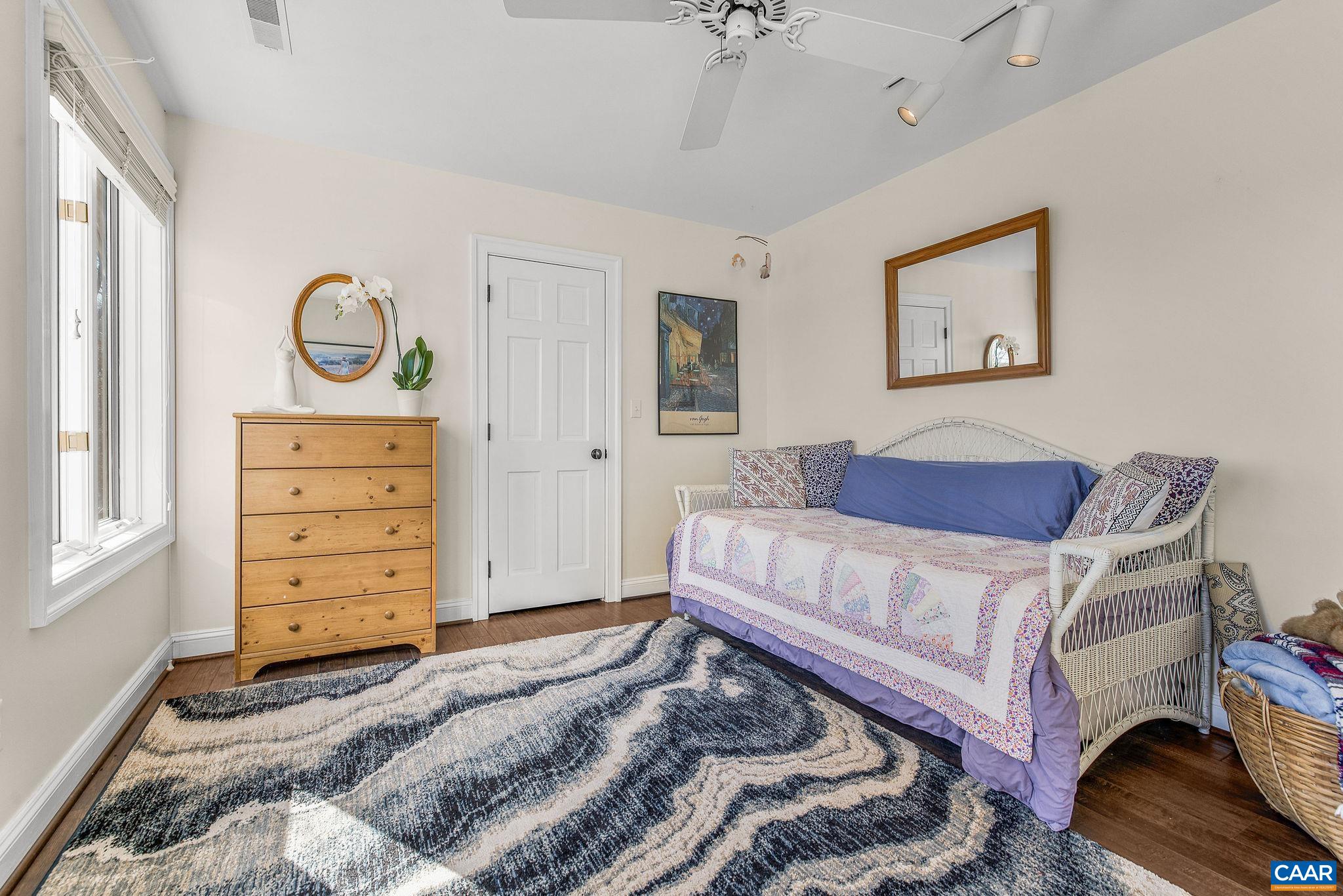 987 RODES FARM DR