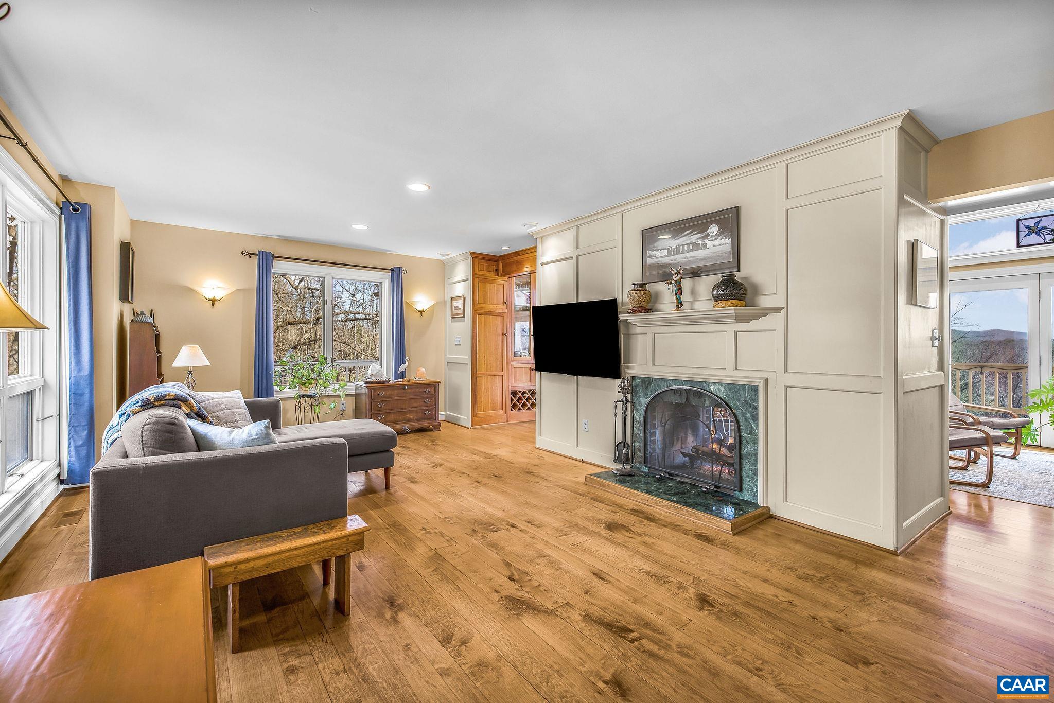 987 RODES FARM DR