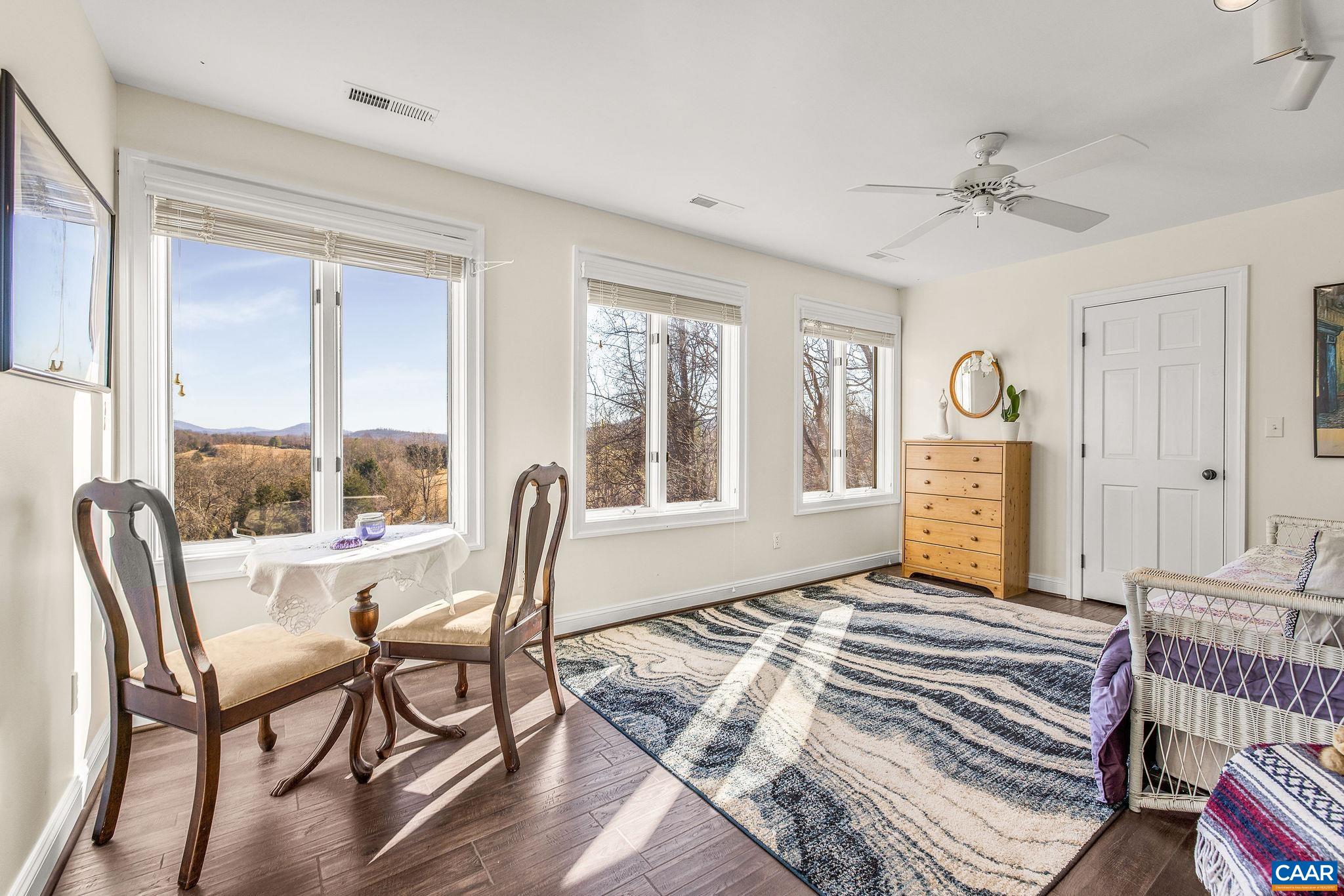 987 RODES FARM DR