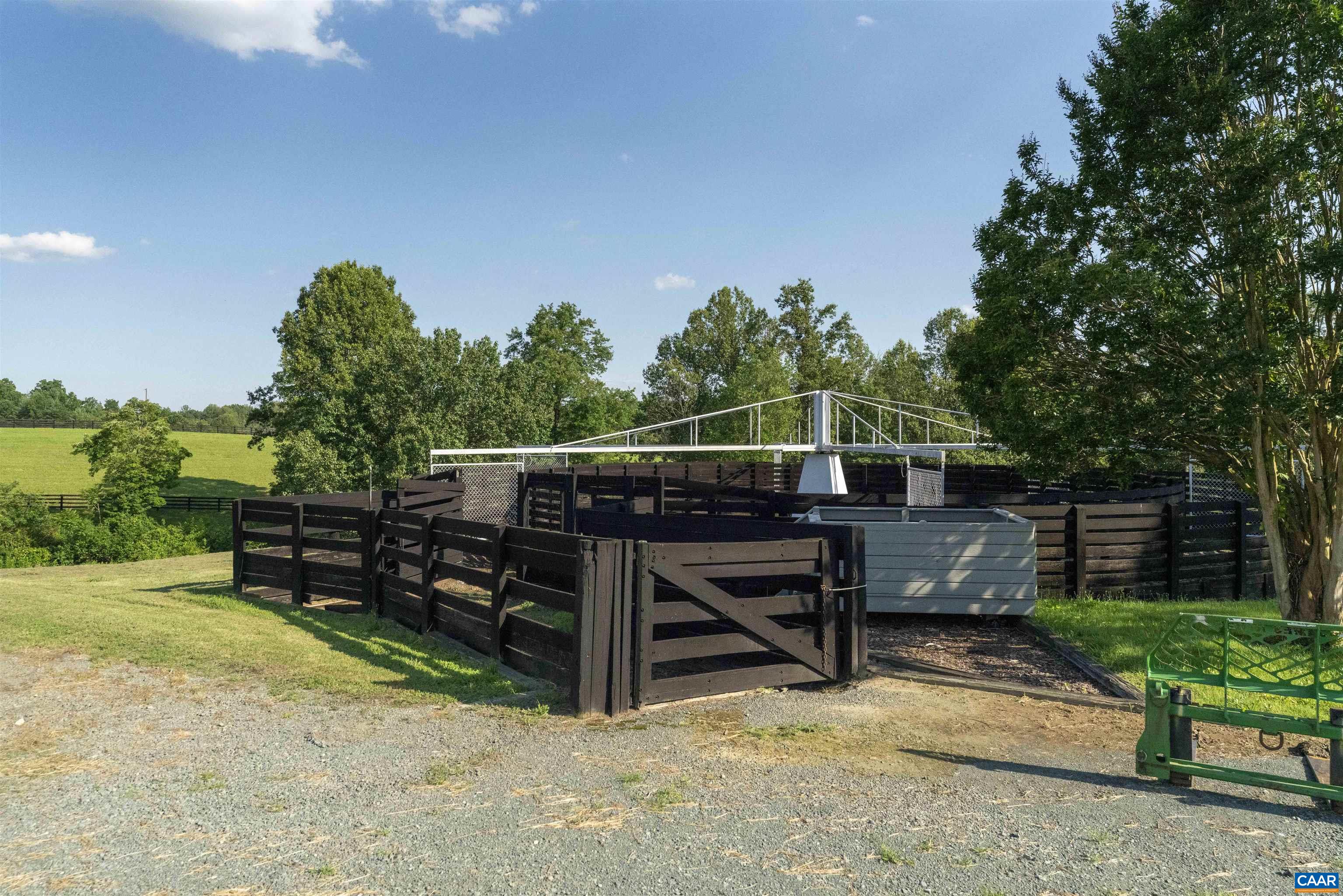 40B-37 THURSTON DR