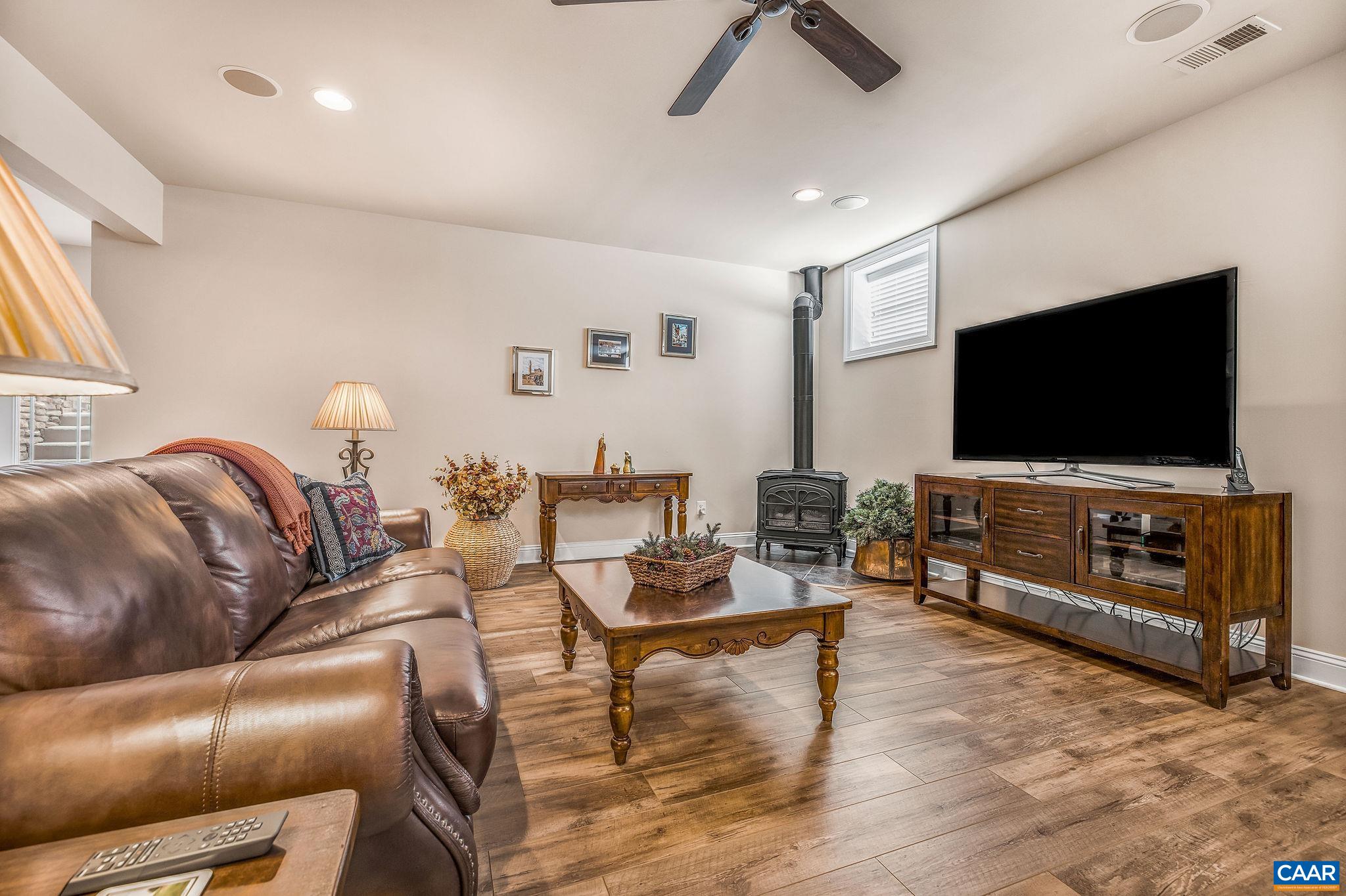 2449 PENDOWER LN