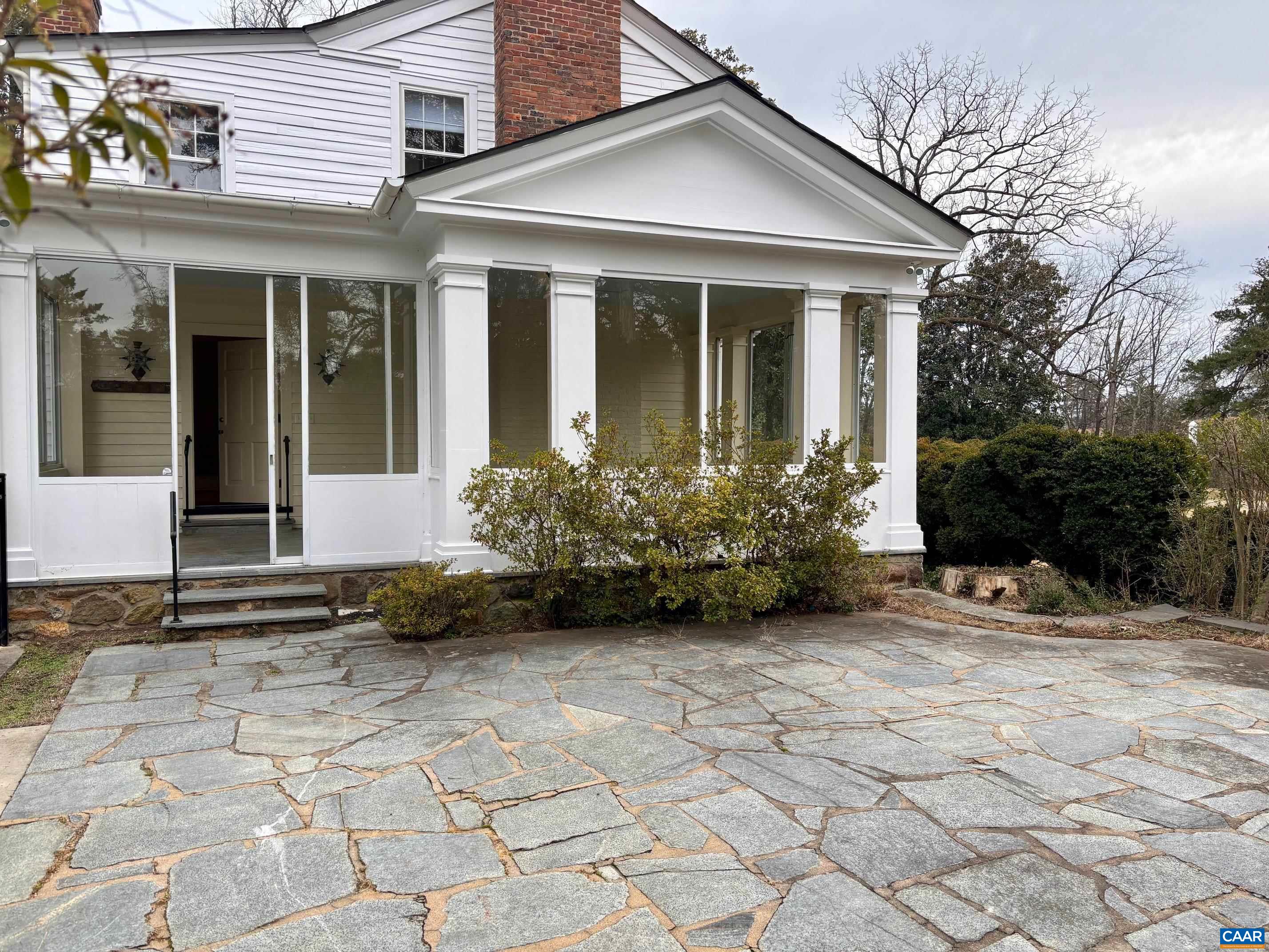800 GLENDOWER RD