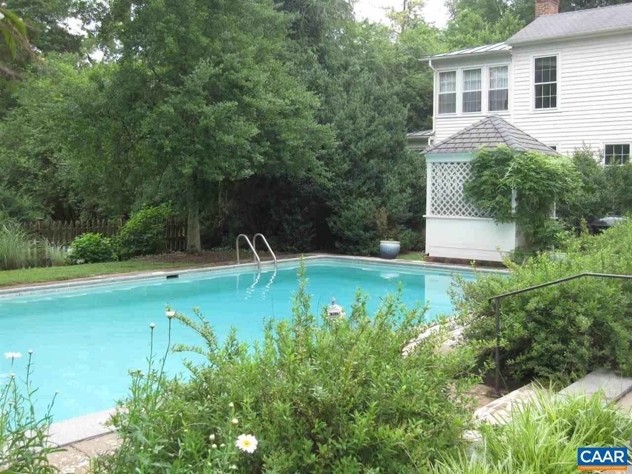 800 GLENDOWER RD