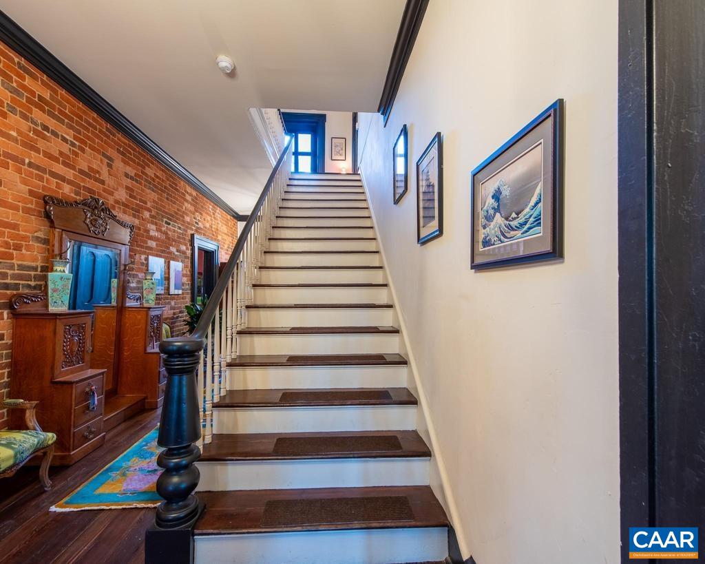 145 AMPTHILL RD