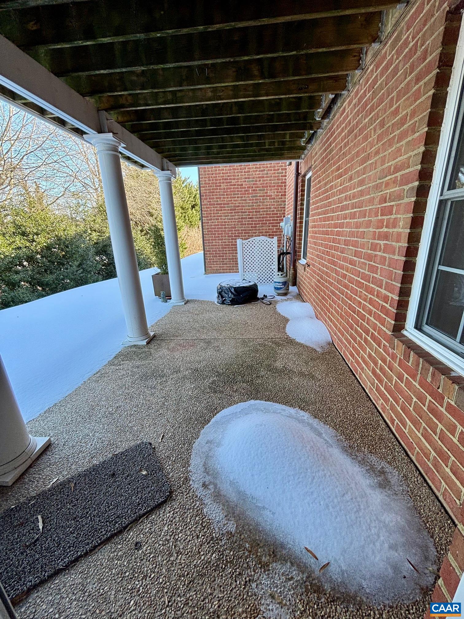 643 EIGHT WOODS LN