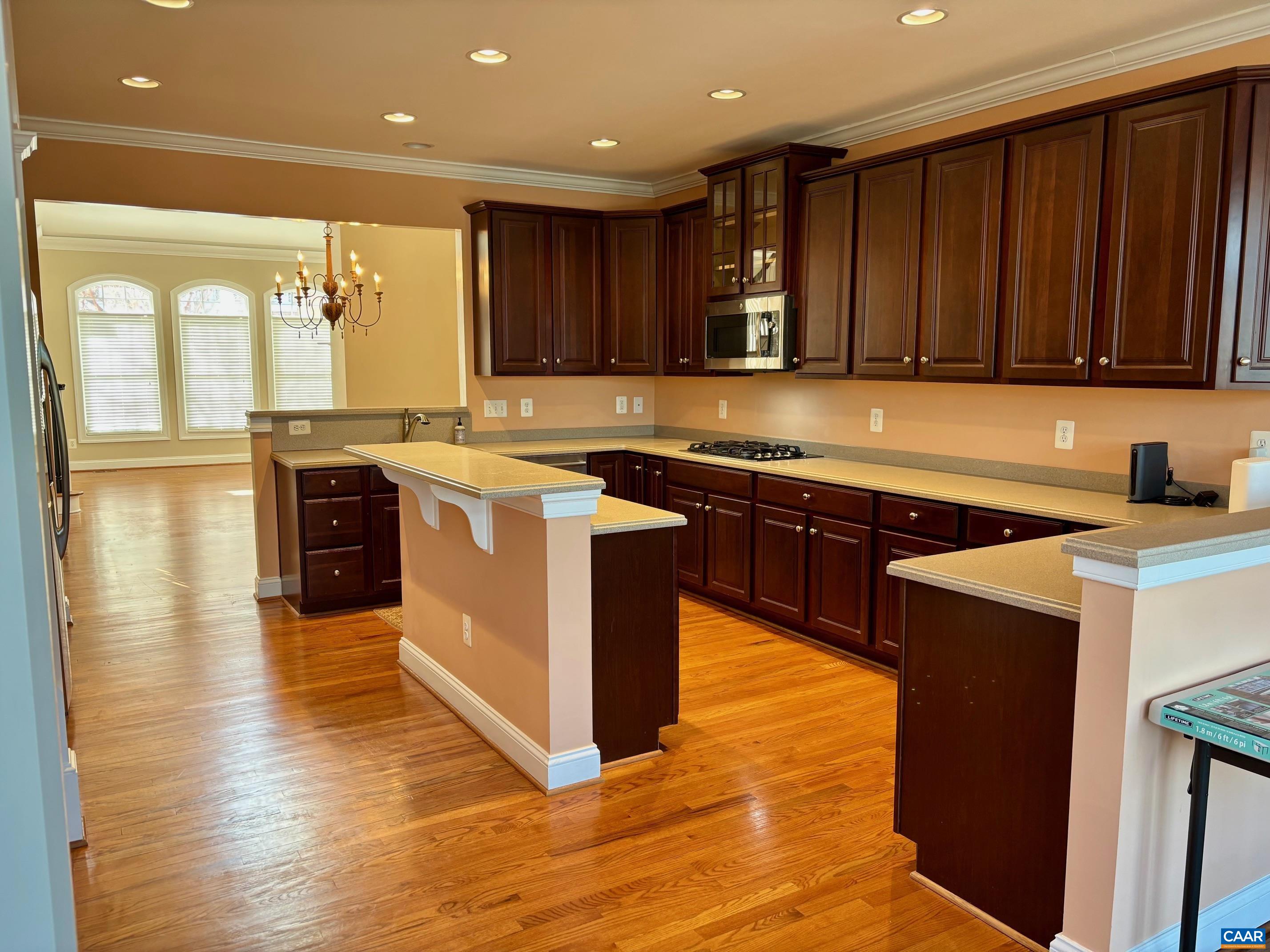 643 EIGHT WOODS LN