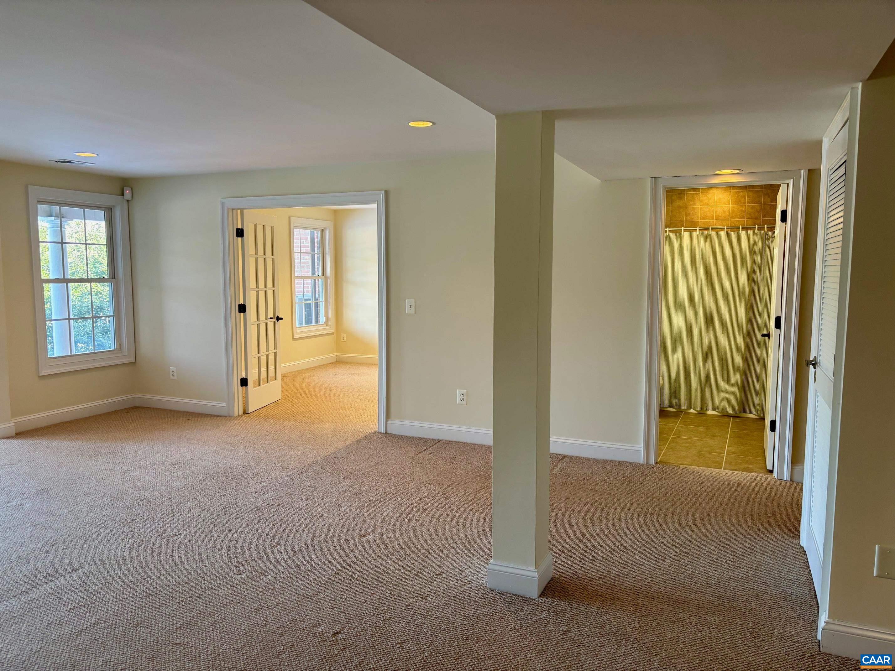 643 EIGHT WOODS LN