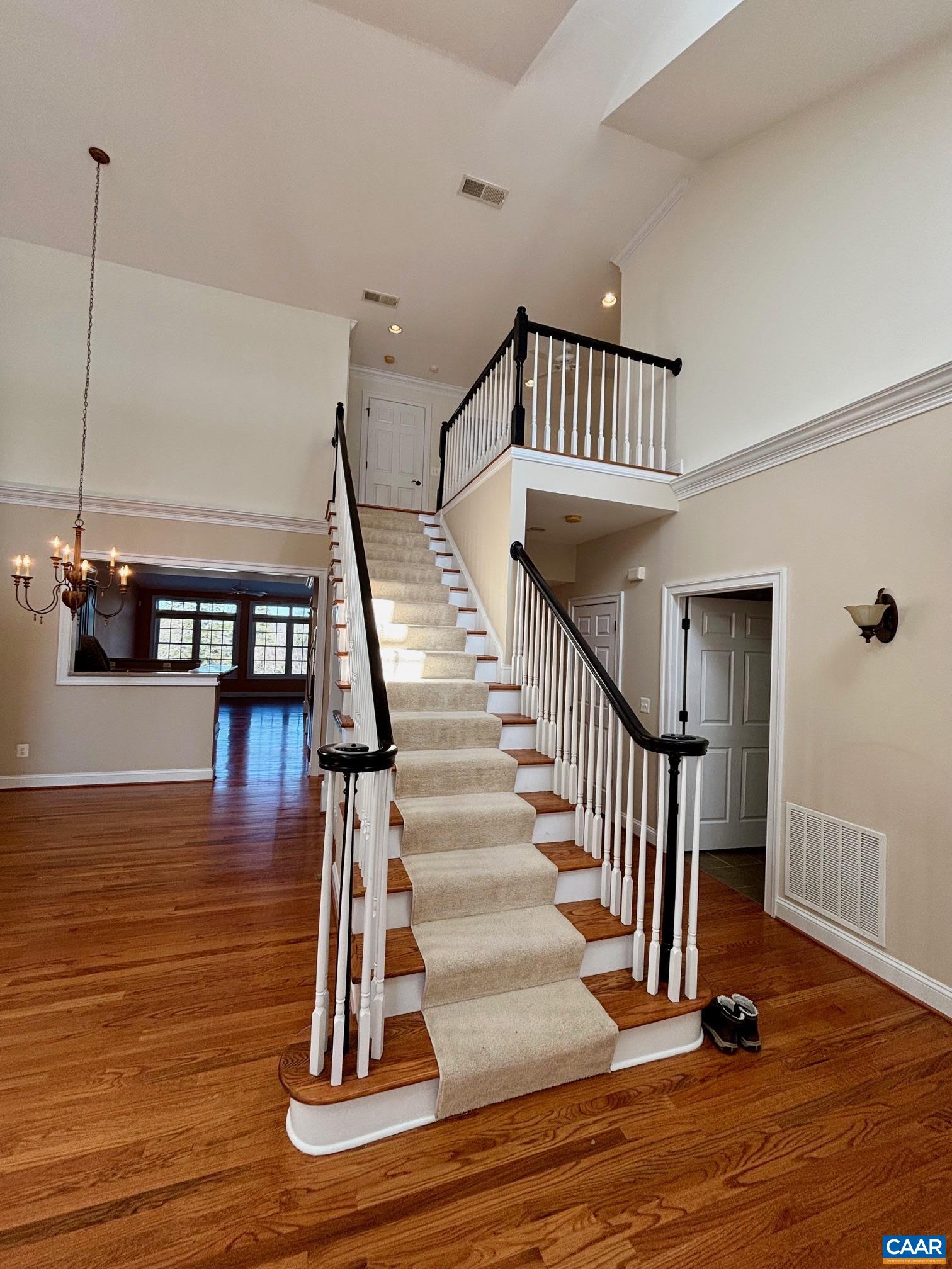 643 EIGHT WOODS LN
