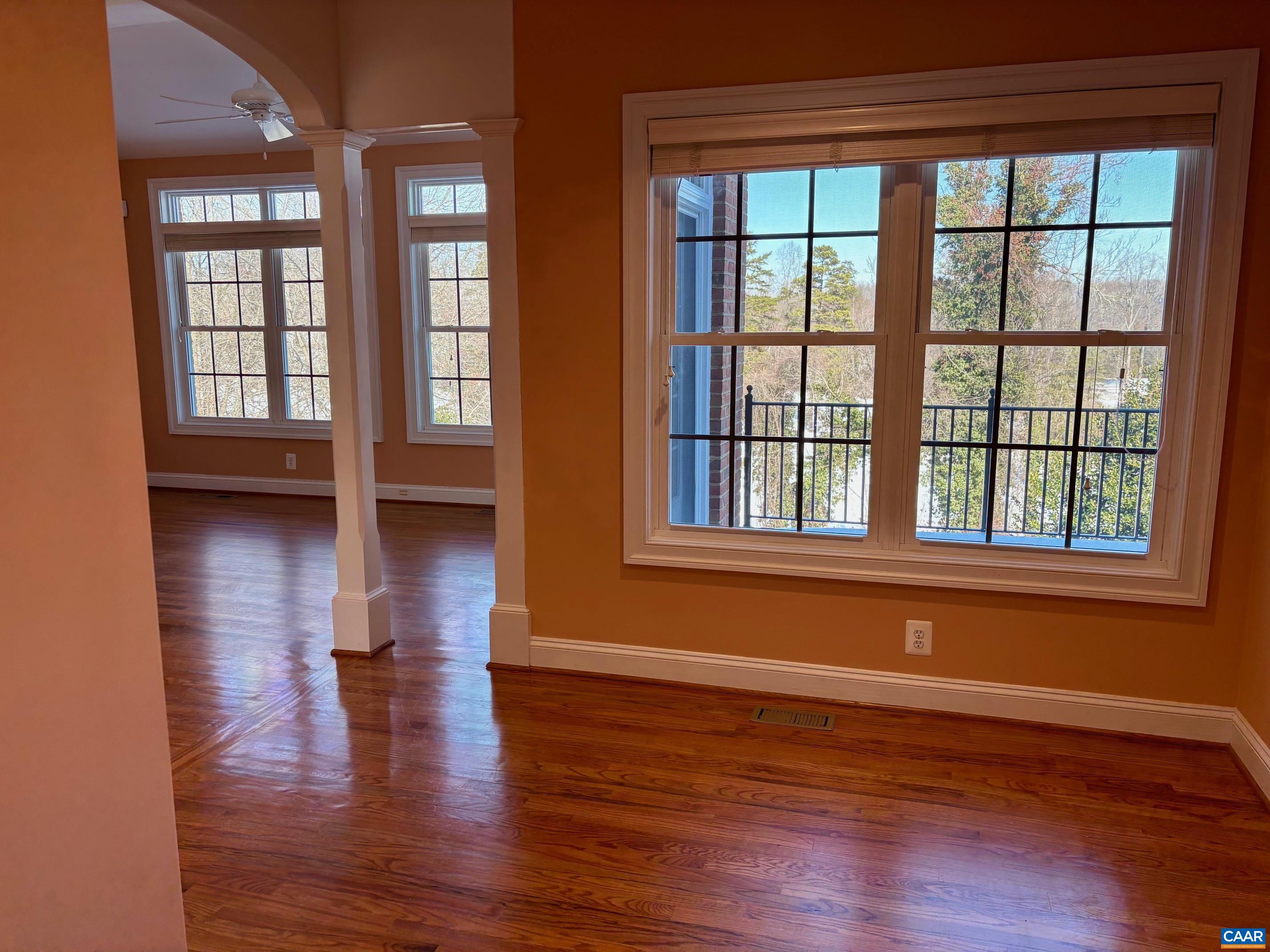 643 EIGHT WOODS LN