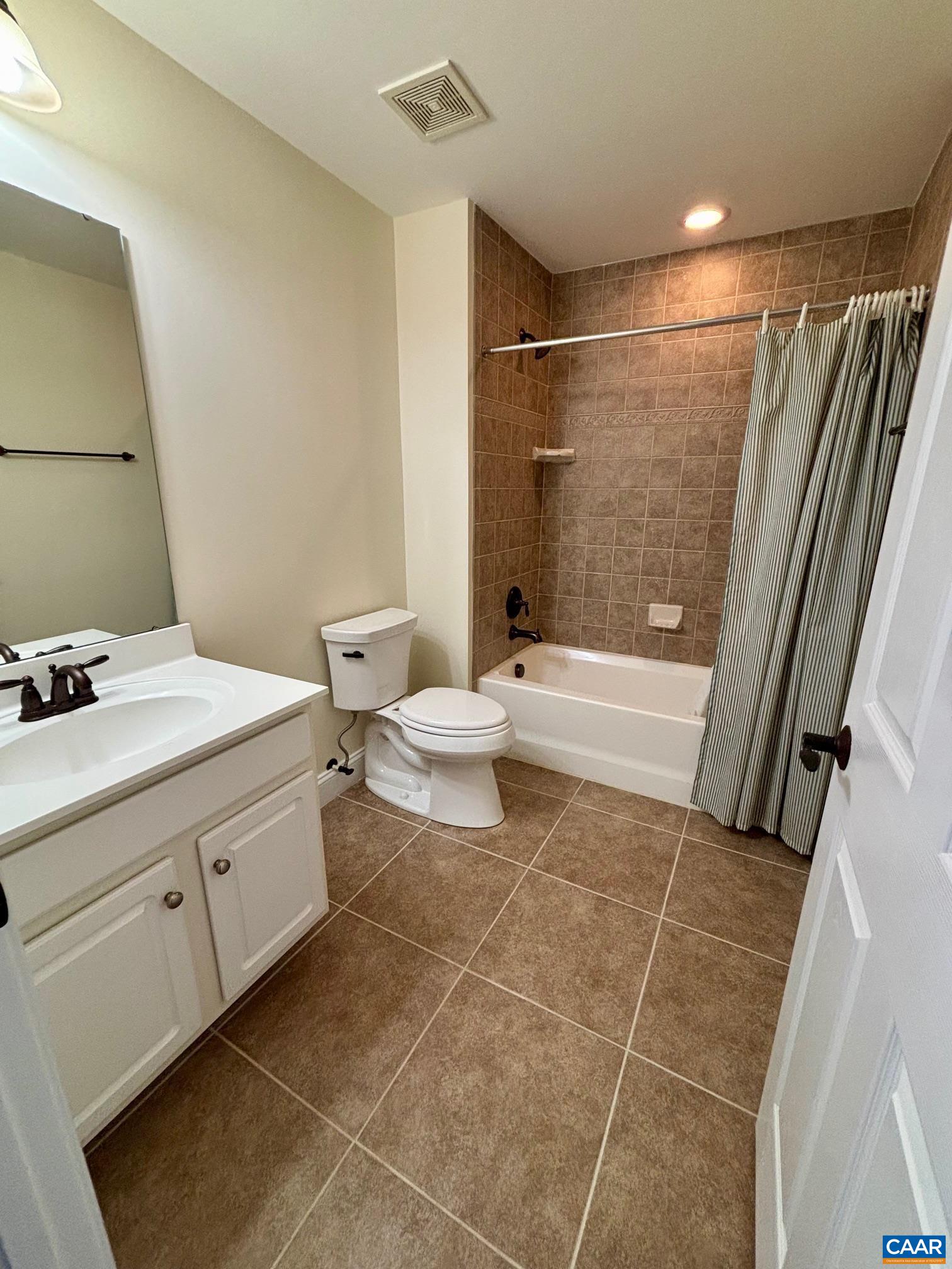643 EIGHT WOODS LN