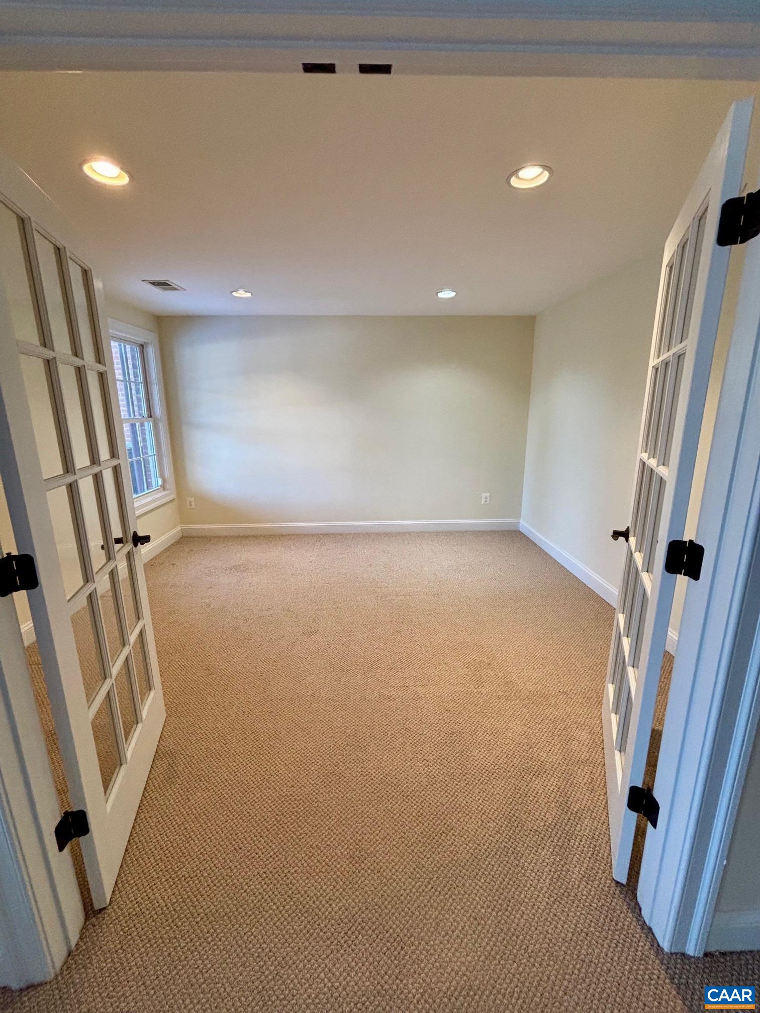 643 EIGHT WOODS LN
