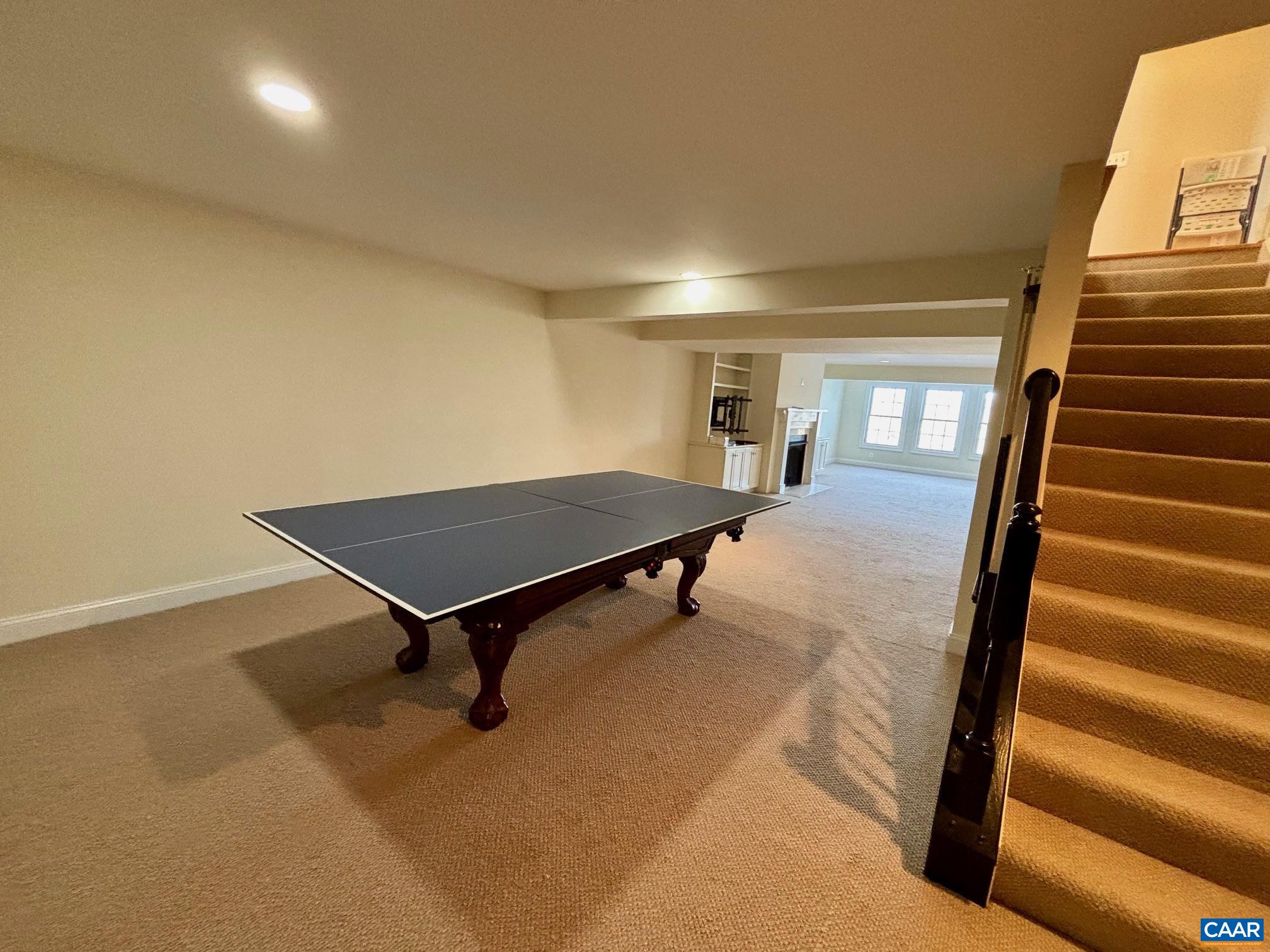 643 EIGHT WOODS LN