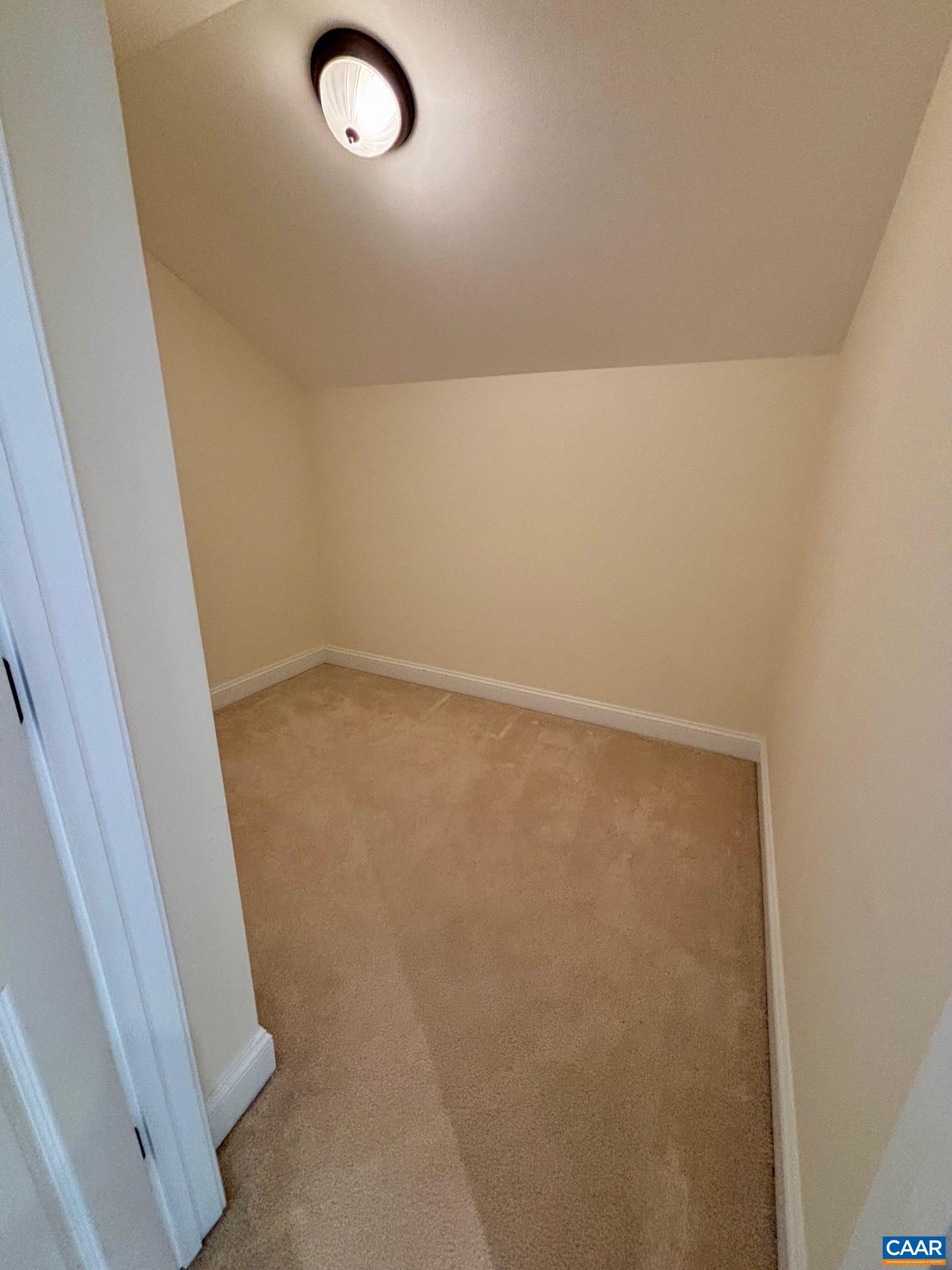 643 EIGHT WOODS LN