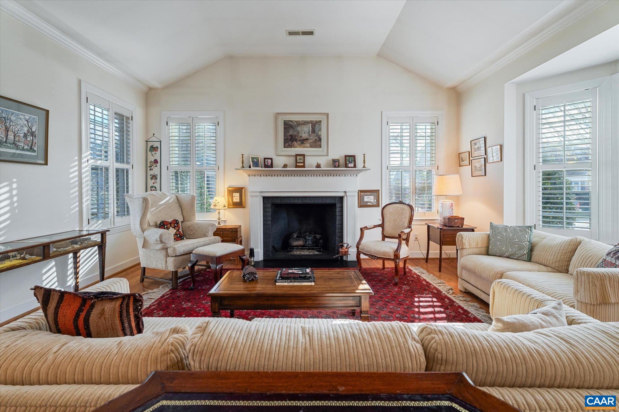 1116 MARION DR
