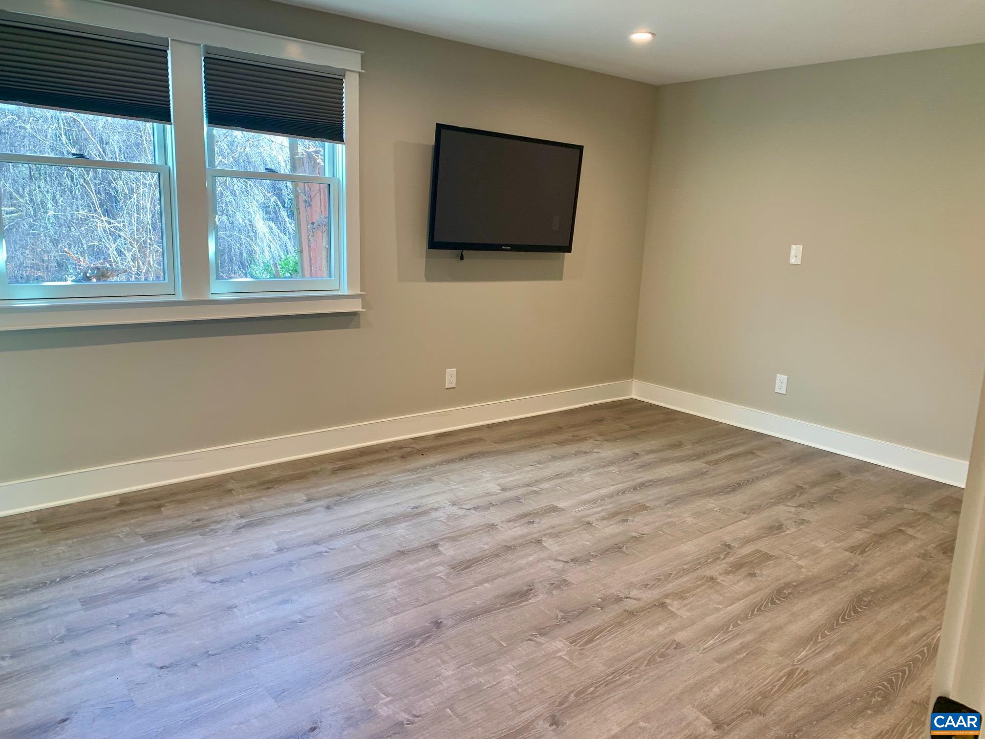 652 IVY HL