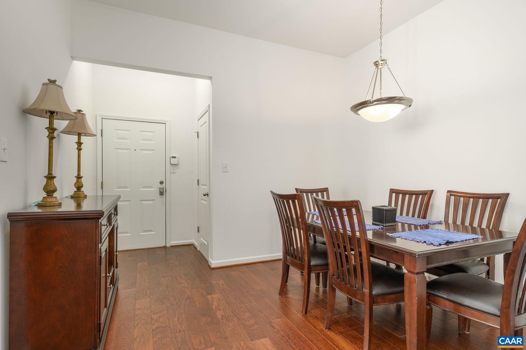 755 WALKER SQ Unit: 4B