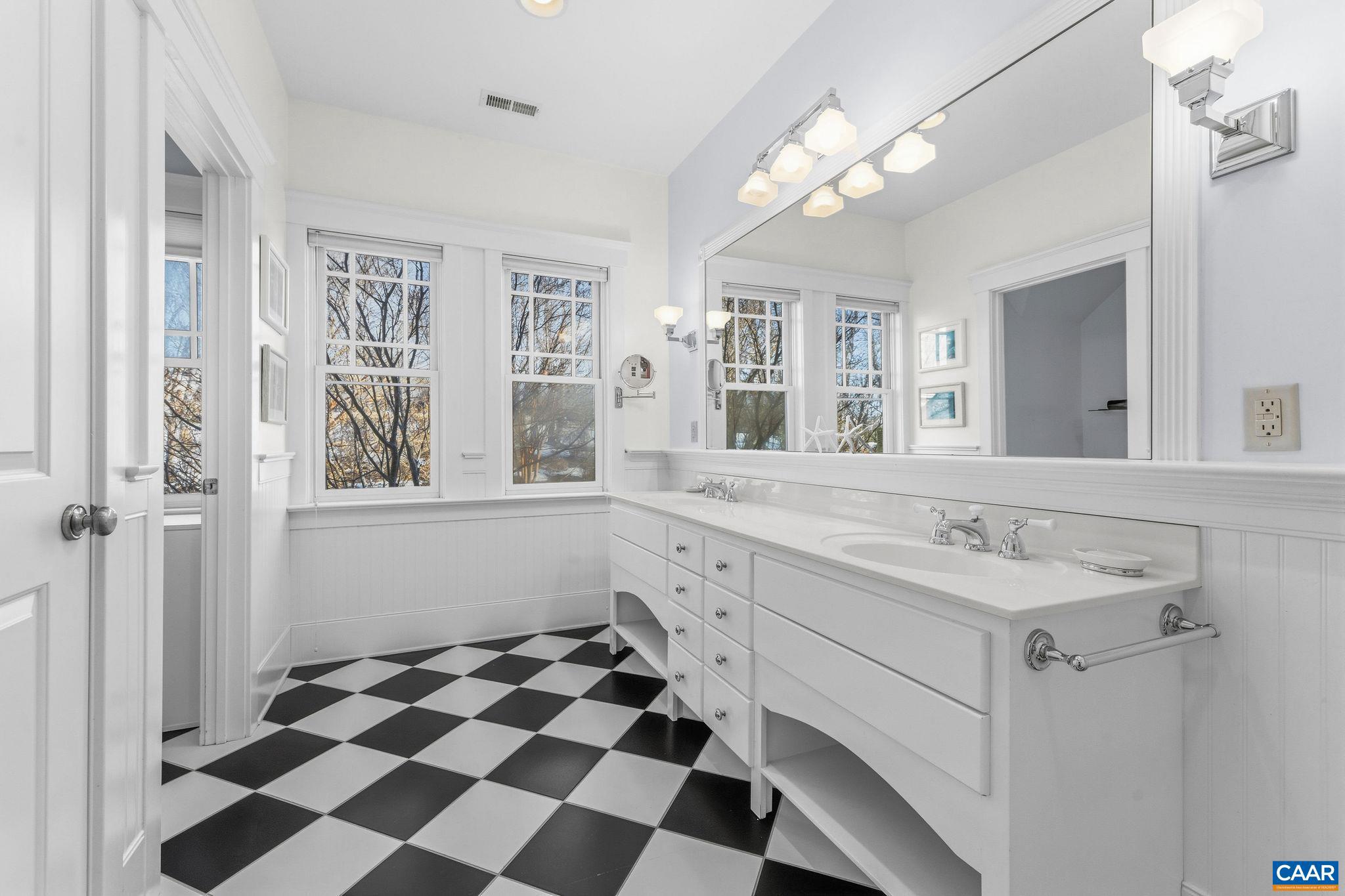 3135 ROCKS FARM CT