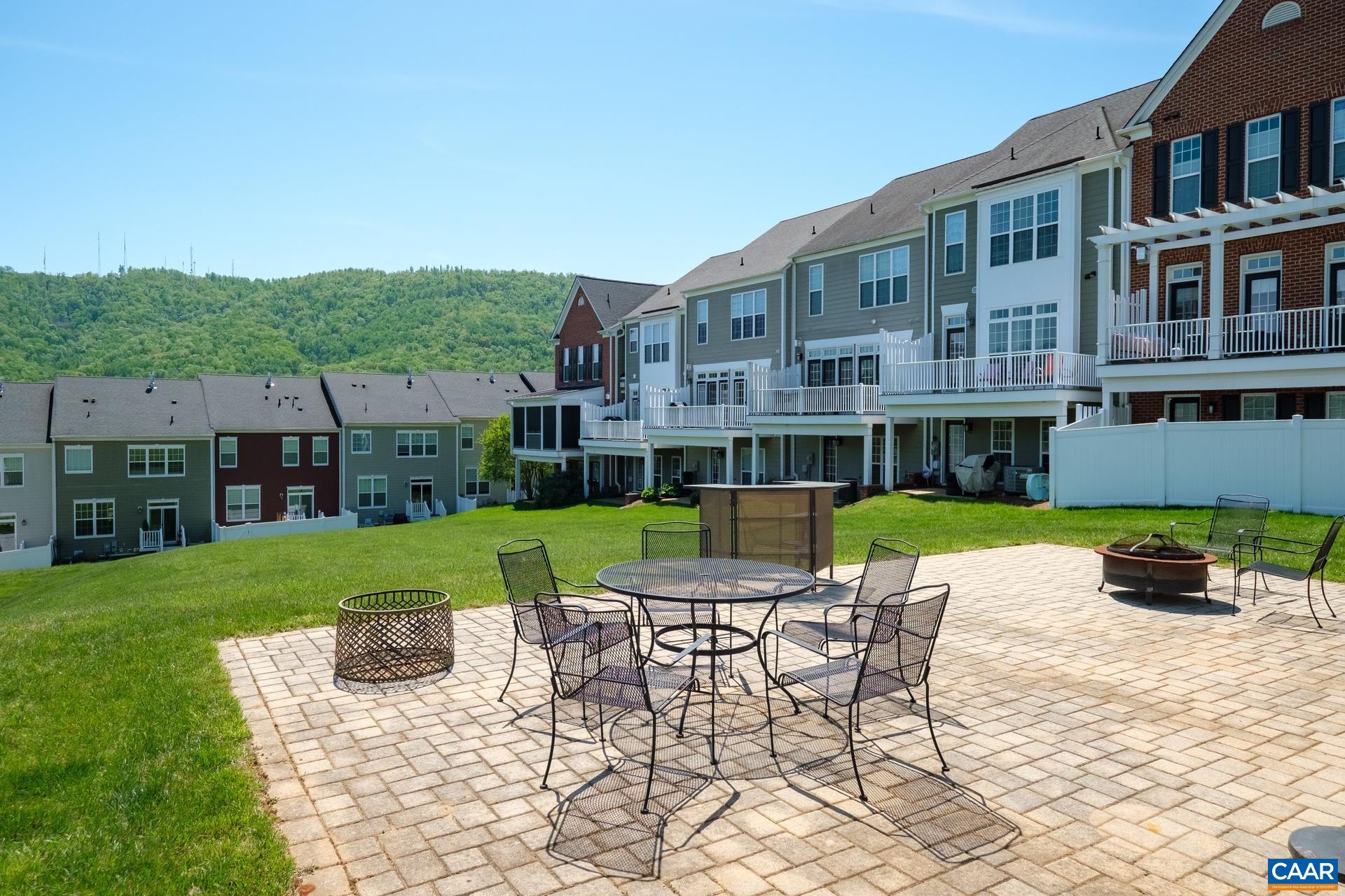 2138 AVINITY LOOP