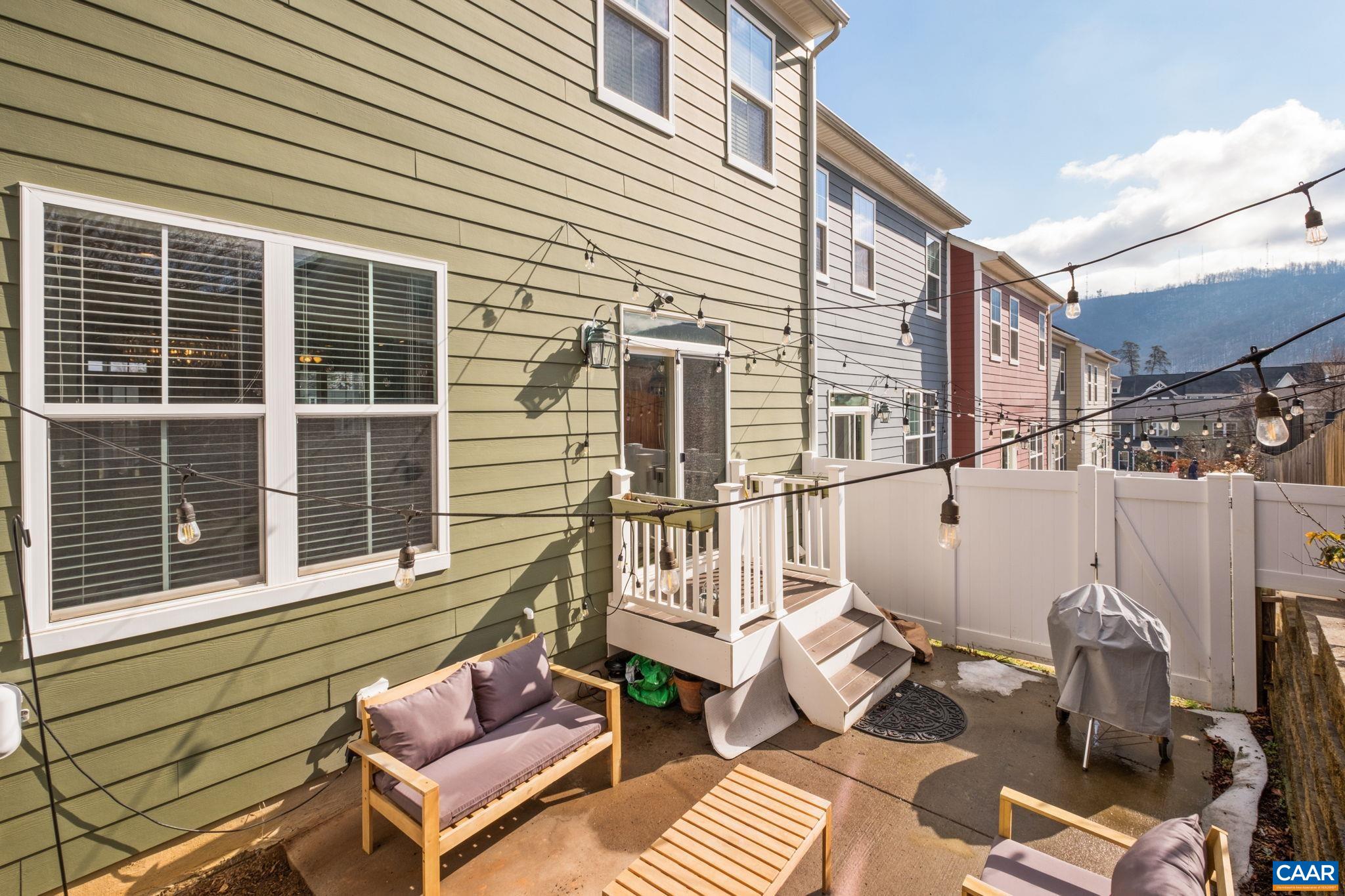 2138 AVINITY LOOP