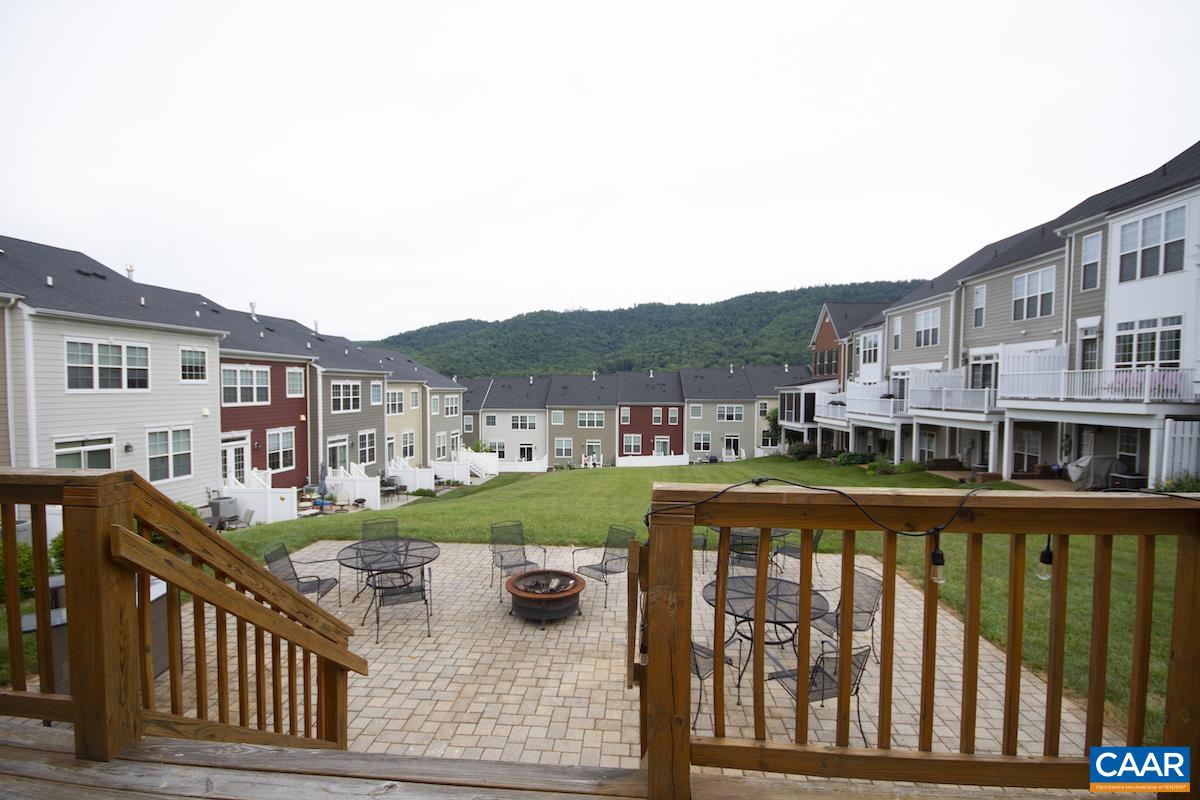 2138 AVINITY LOOP