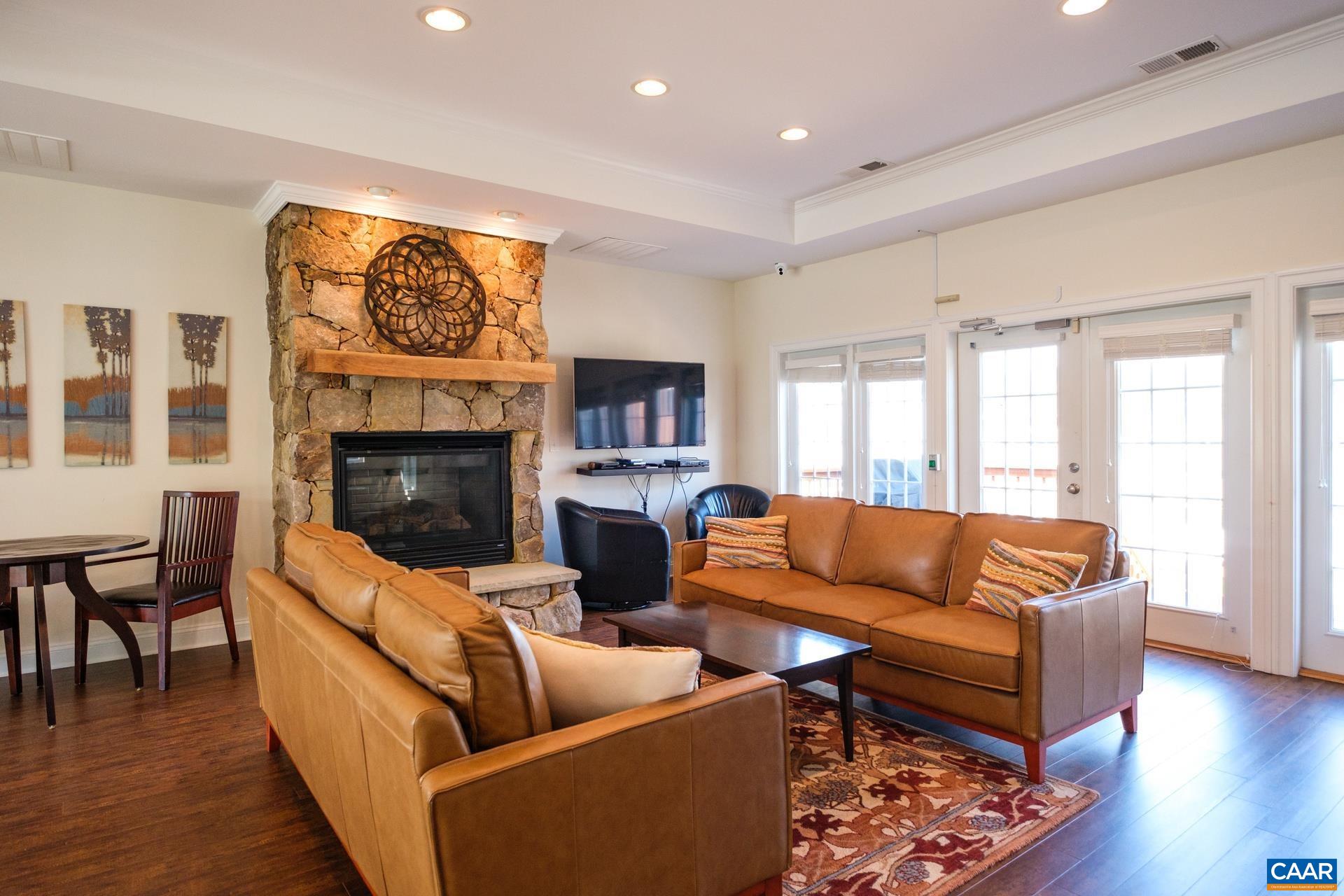 2138 AVINITY LOOP