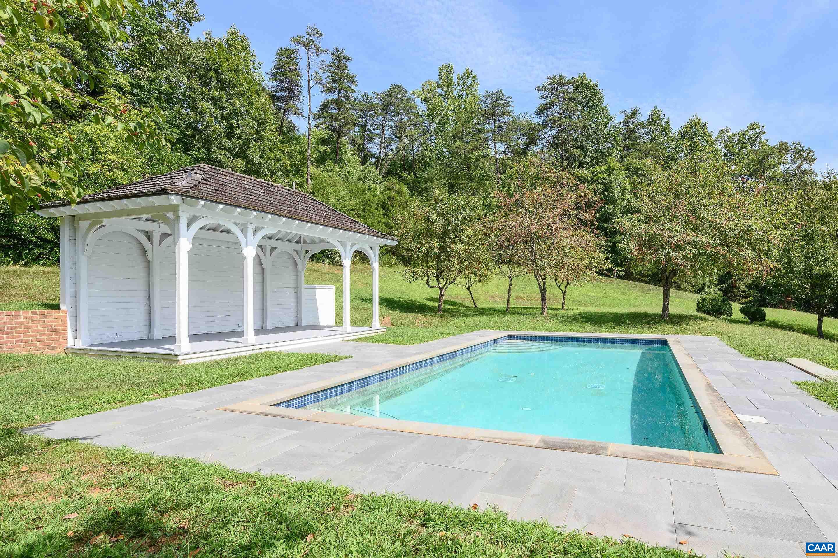 2405 COOPERS LN