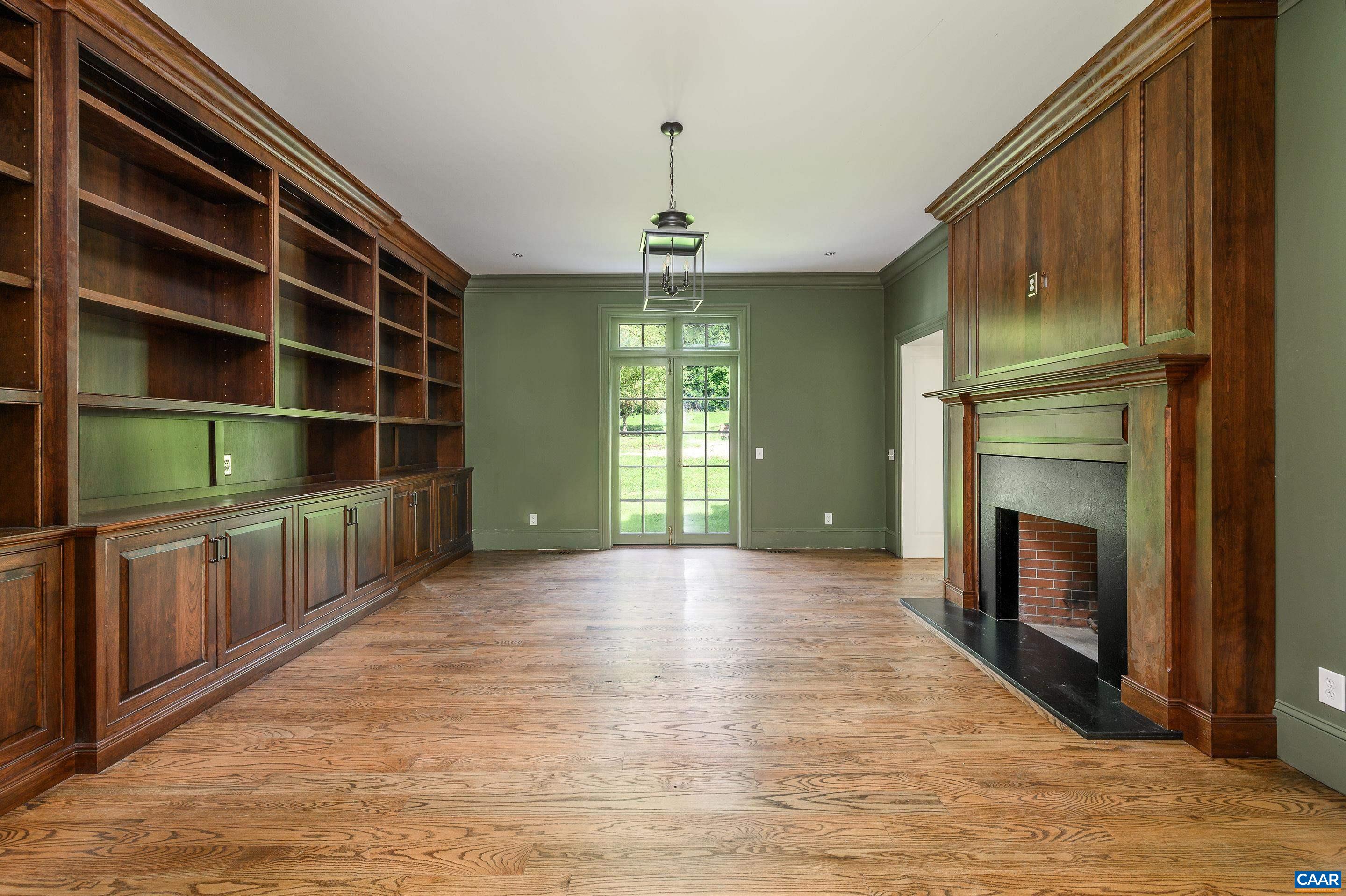 2405 COOPERS LN